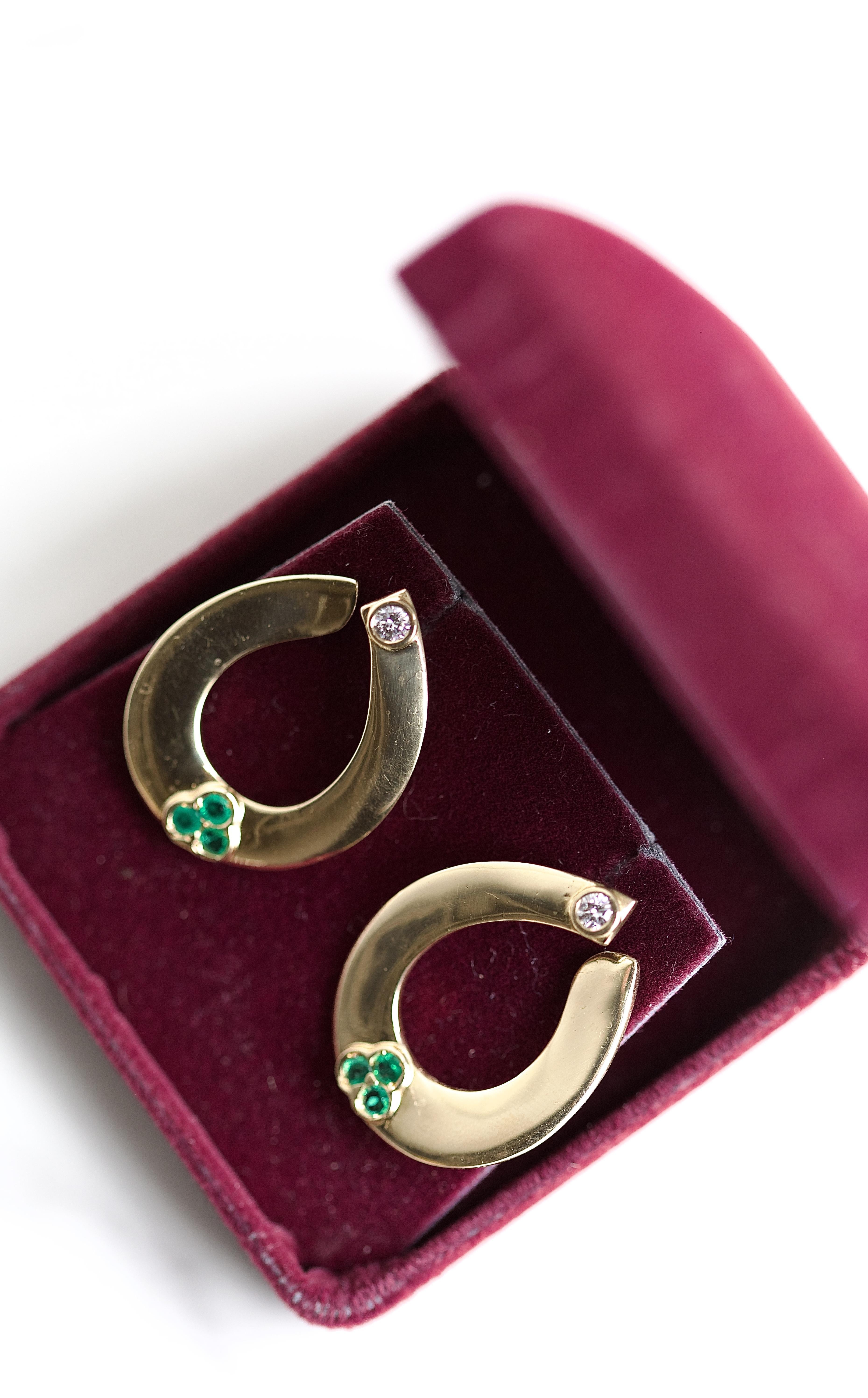 Diamond Emerald Yellow Gold Hoop Earrings In Excellent Condition For Sale In Beverly Hills, CA