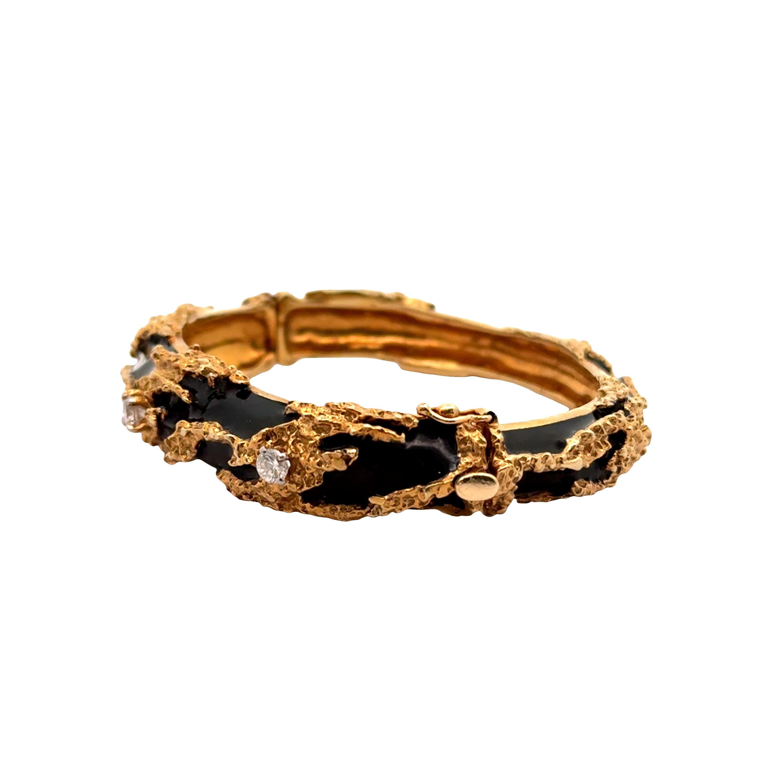 Brazalete de oro amarillo de 14k con esmalte de diamantes Contemporáneo en venta