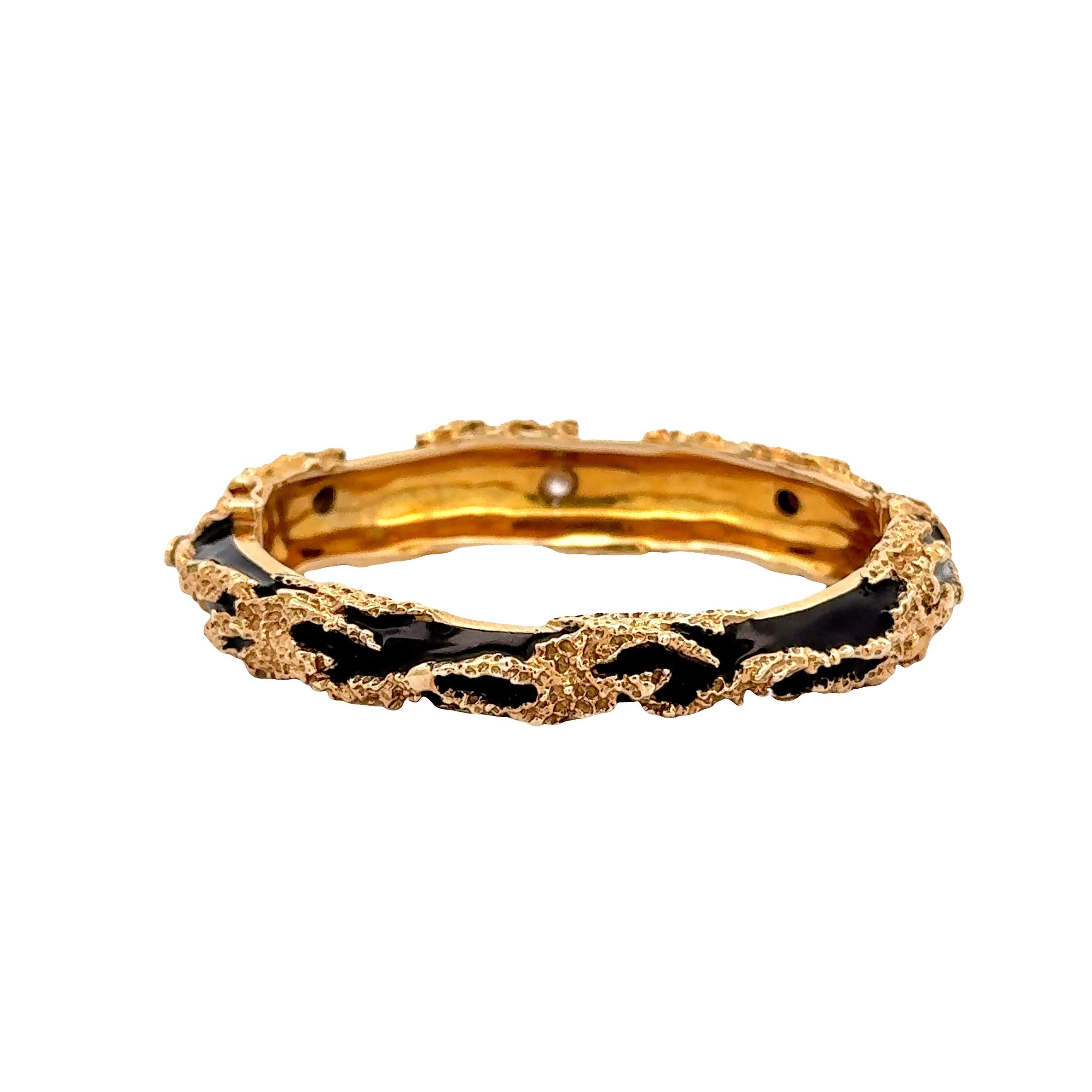 Brazalete de oro amarillo de 14k con esmalte de diamantes Corte redondo en venta