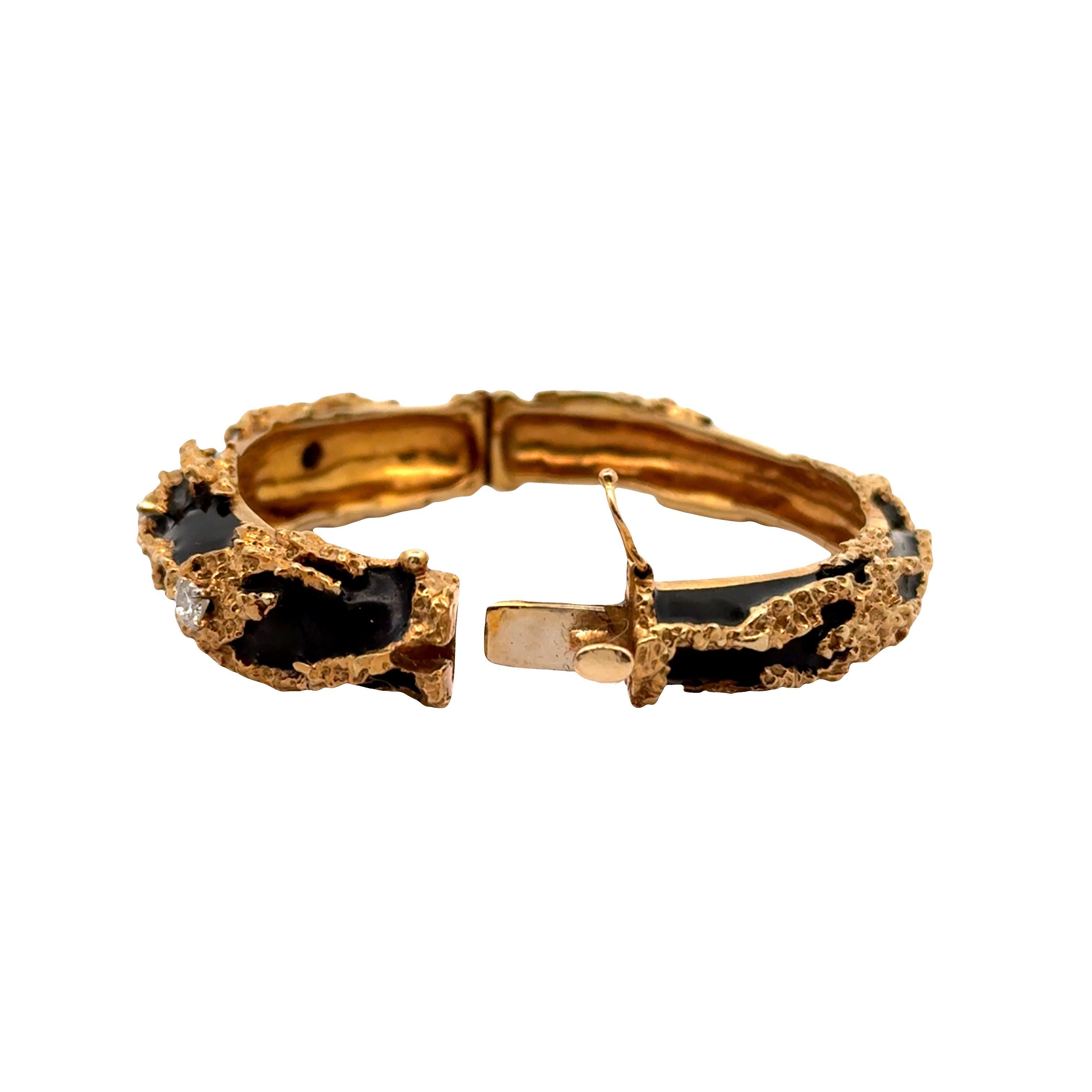 Brazalete de oro amarillo de 14k con esmalte de diamantes en venta 1