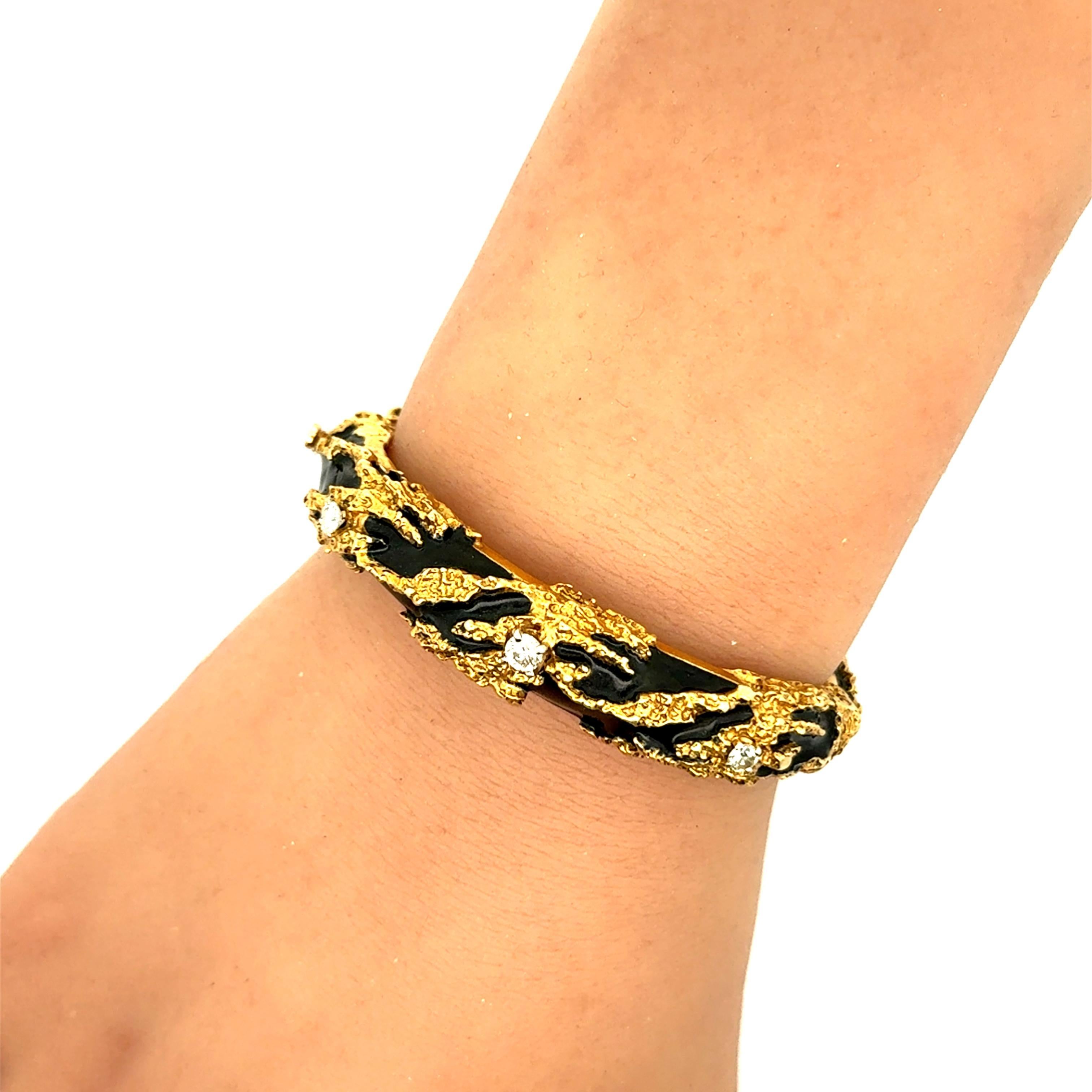 Brazalete de oro amarillo de 14k con esmalte de diamantes en venta 2
