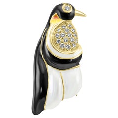 Colgante Broche de Lujo Pingüino de Oro Amarillo y Blanco de 18 Kilates con Diamantes y Esmalte