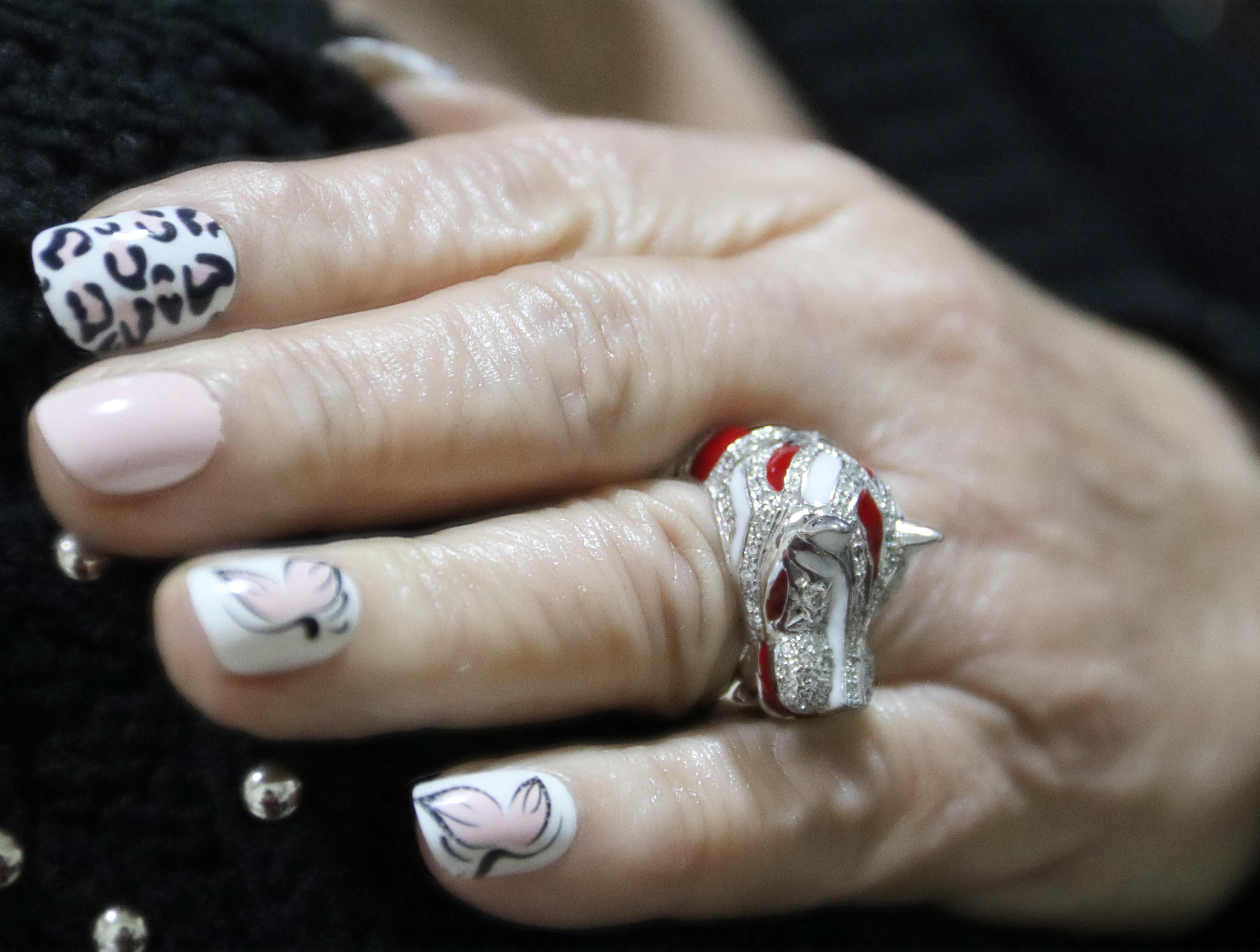 Diamant-Emaille Weißgold 18 Kt Cocktail Ringe im Angebot 1