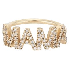 Anillo colgante de diamantes con la letra "MAMA
