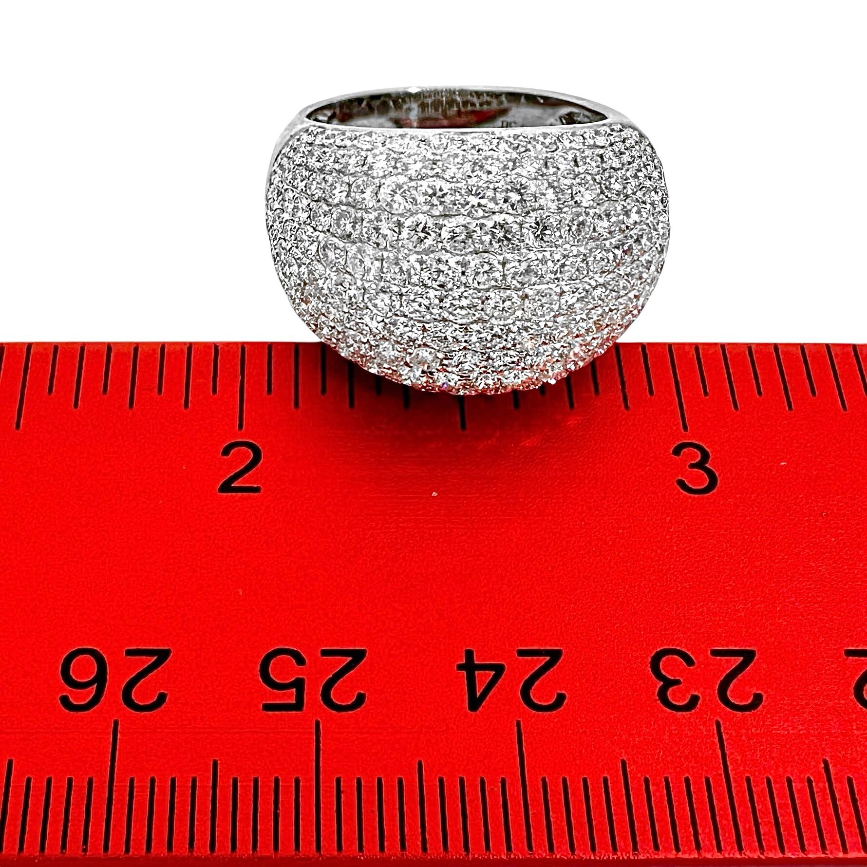 Diamantbesetzter 18K Weißgold Bomben-Kuppel-Cocktailring im Angebot 4