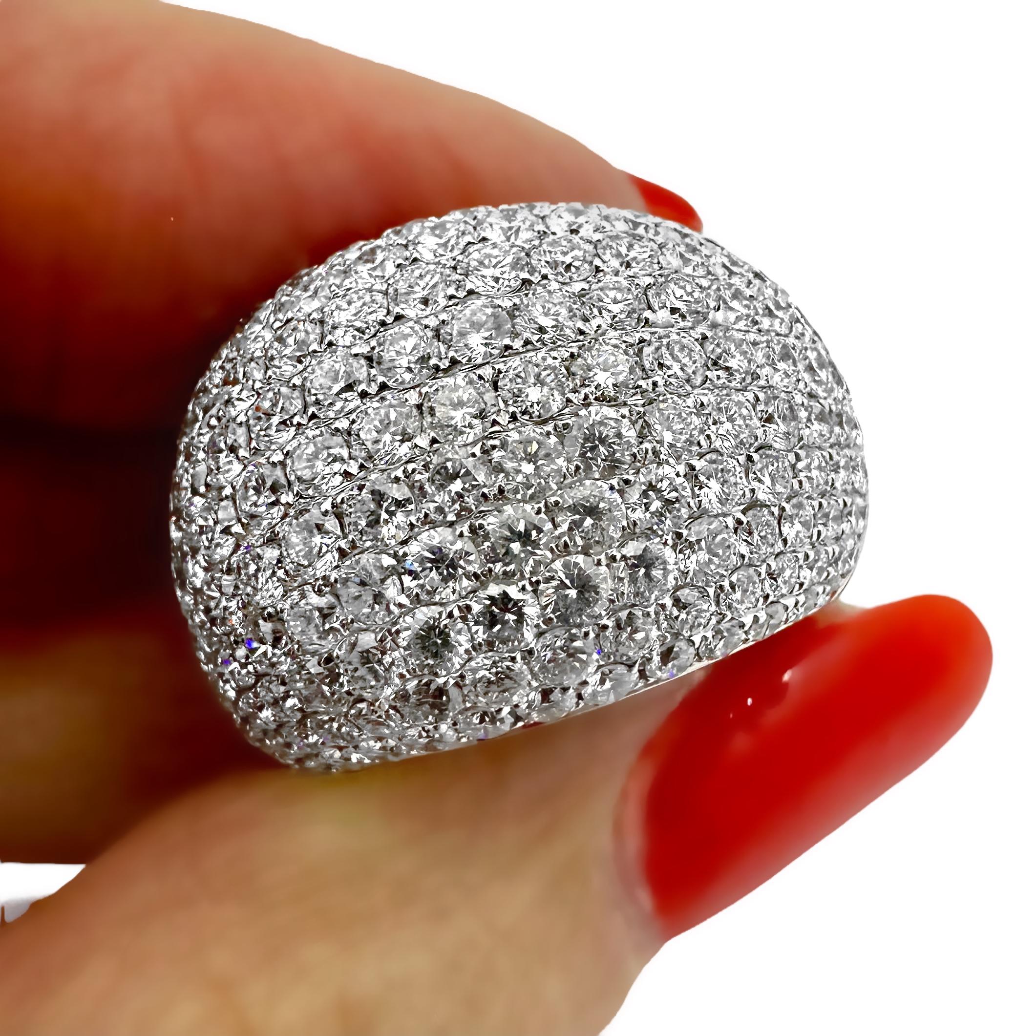 Diamantbesetzter 18K Weißgold Bomben-Kuppel-Cocktailring im Angebot 5