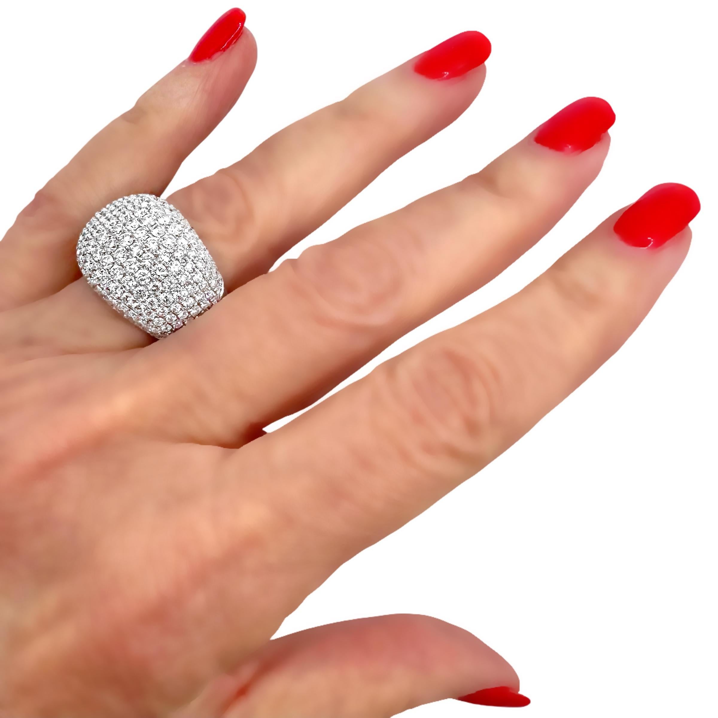 Diamantbesetzter 18K Weißgold Bomben-Kuppel-Cocktailring im Angebot 7