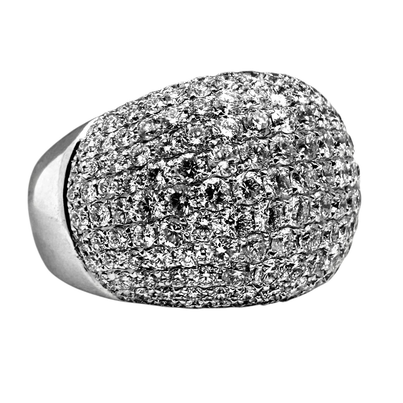 Diamantbesetzter 18K Weißgold Bomben-Kuppel-Cocktailring (Moderne) im Angebot