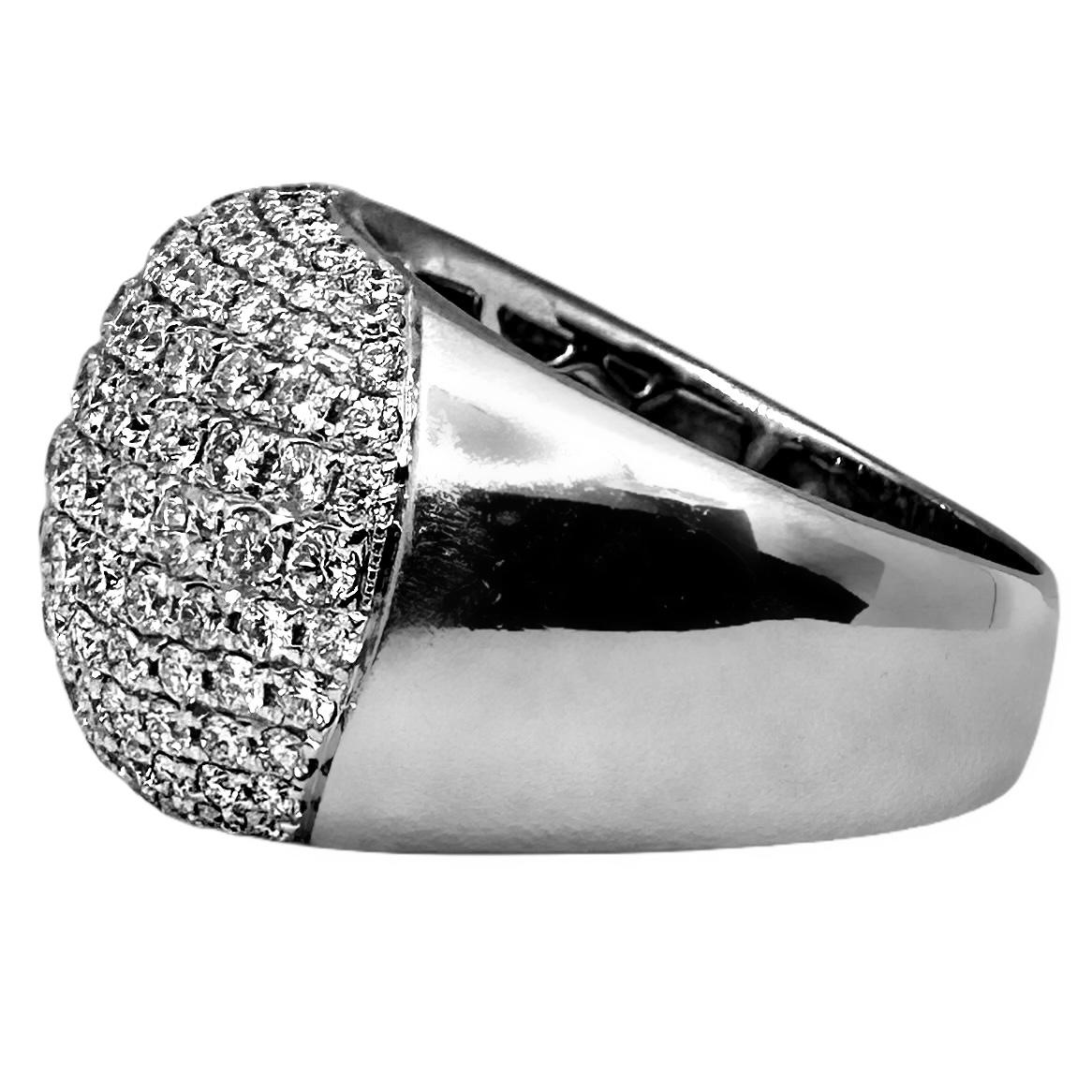 Diamantbesetzter 18K Weißgold Bomben-Kuppel-Cocktailring für Damen oder Herren im Angebot