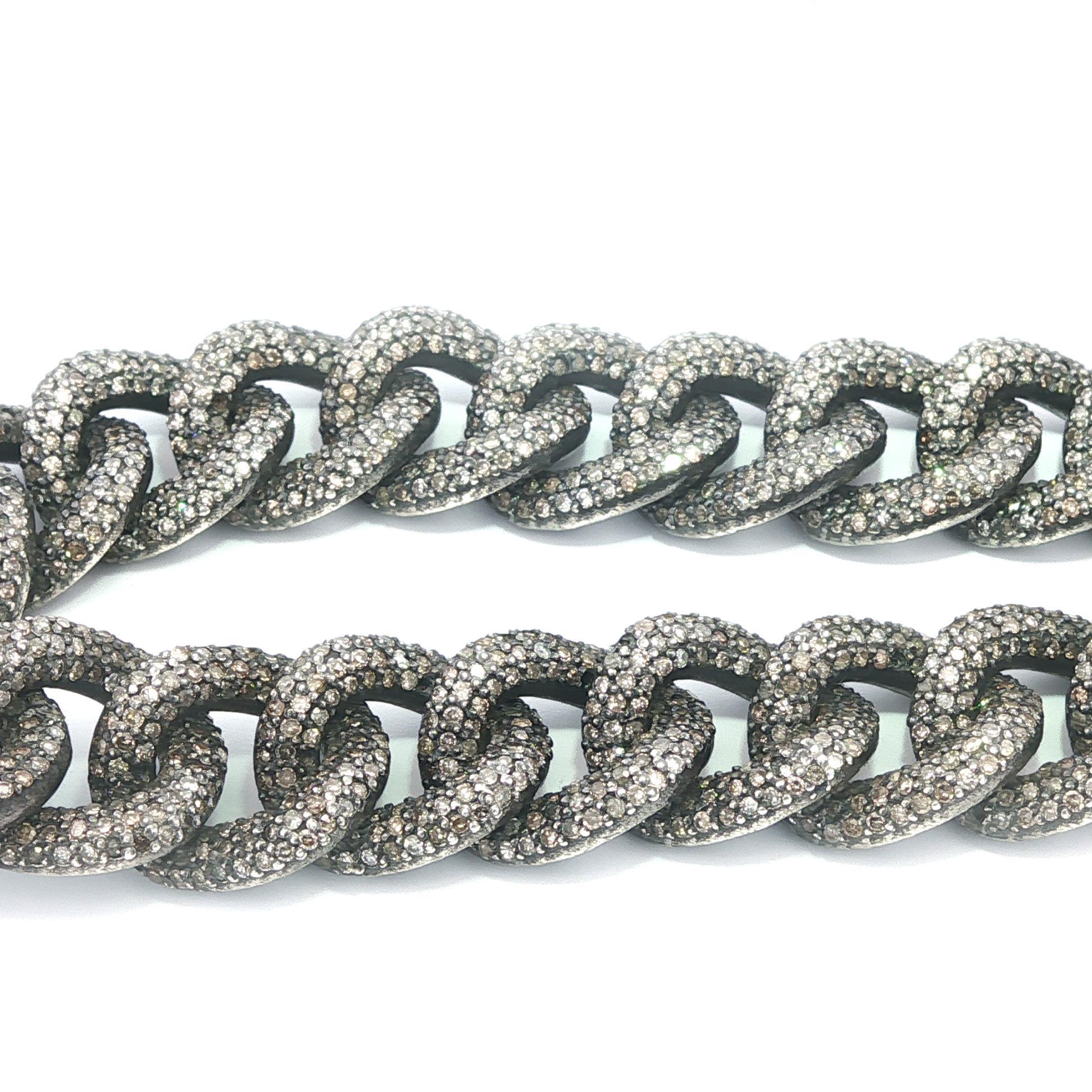 Bracciale a maglie cubane in argento annerito e tempestato di diamanti, con chiusura a linguetta da 14 carati in vendita 2