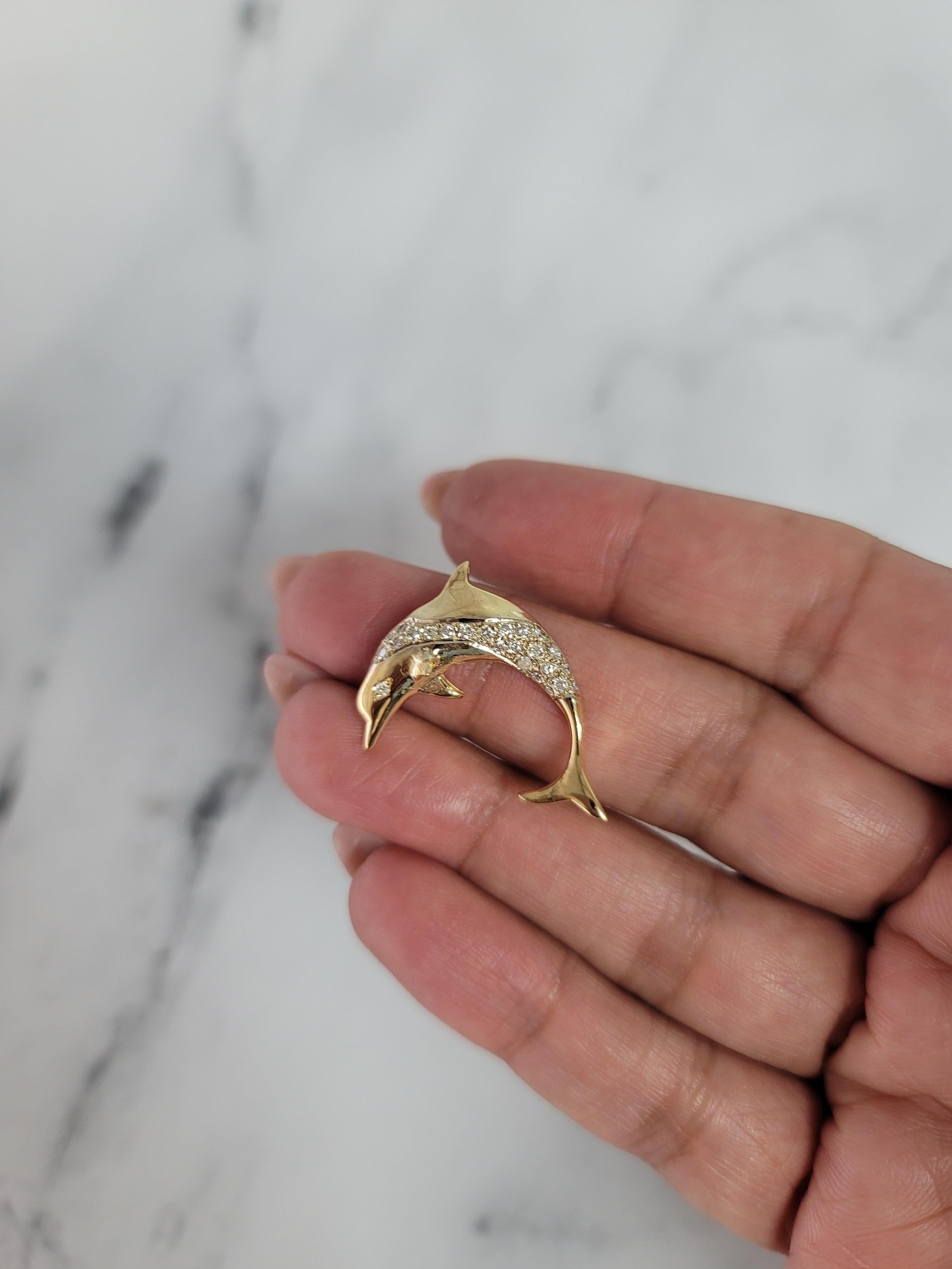 Taille ronde Collier de dauphins incrustés de diamants en or jaune 14 carats en vente