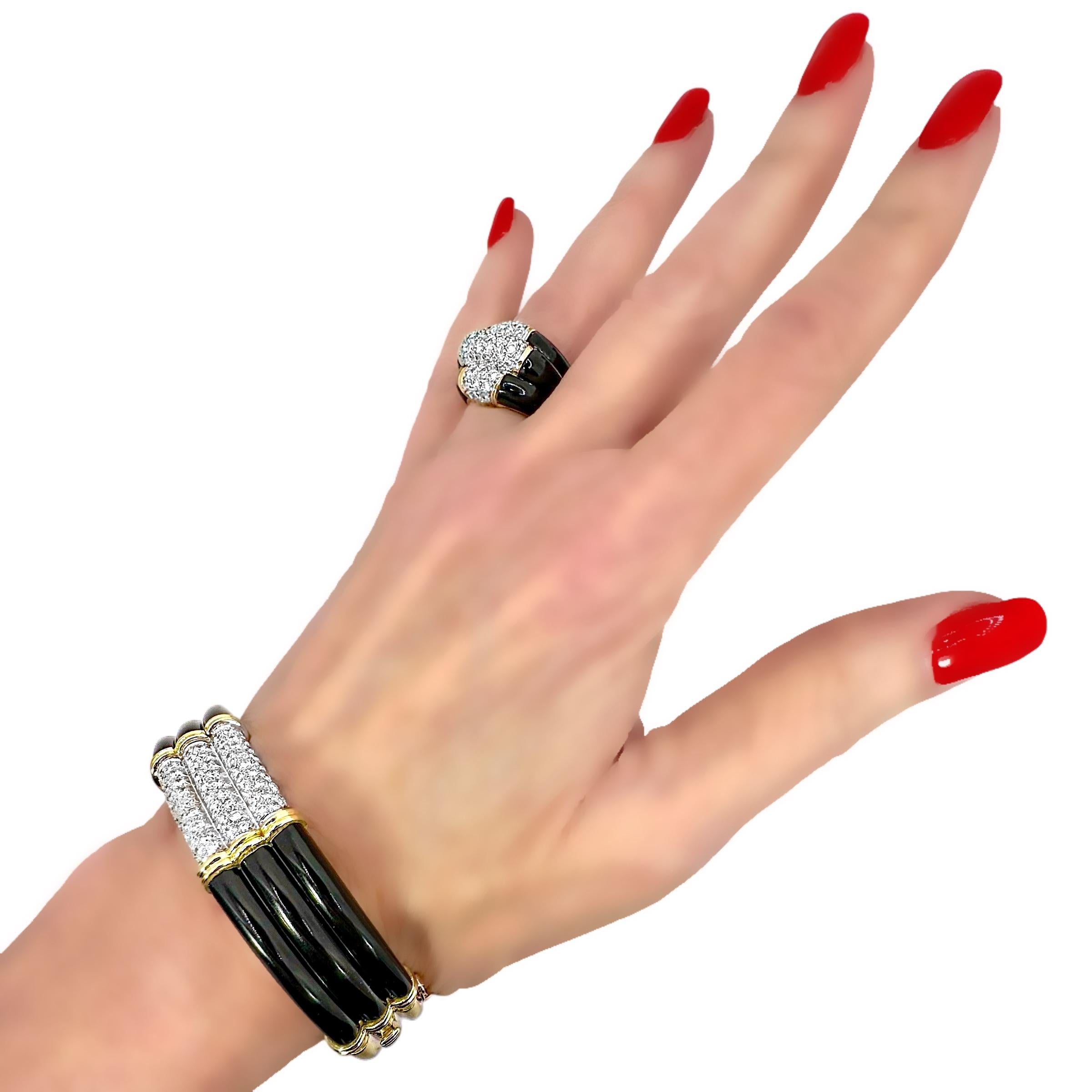 Bracelet à trois rangées incrustées de diamants avec épaules en onyx en or jaune 18 carats en vente 5