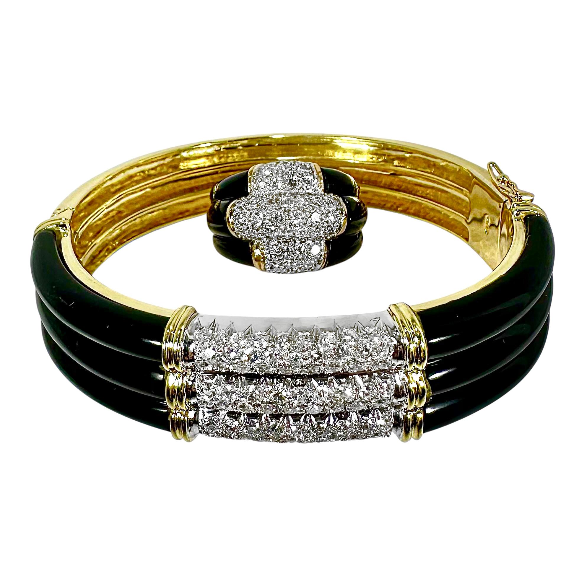 Bracelet à trois rangées incrustées de diamants avec épaules en onyx en or jaune 18 carats en vente 8