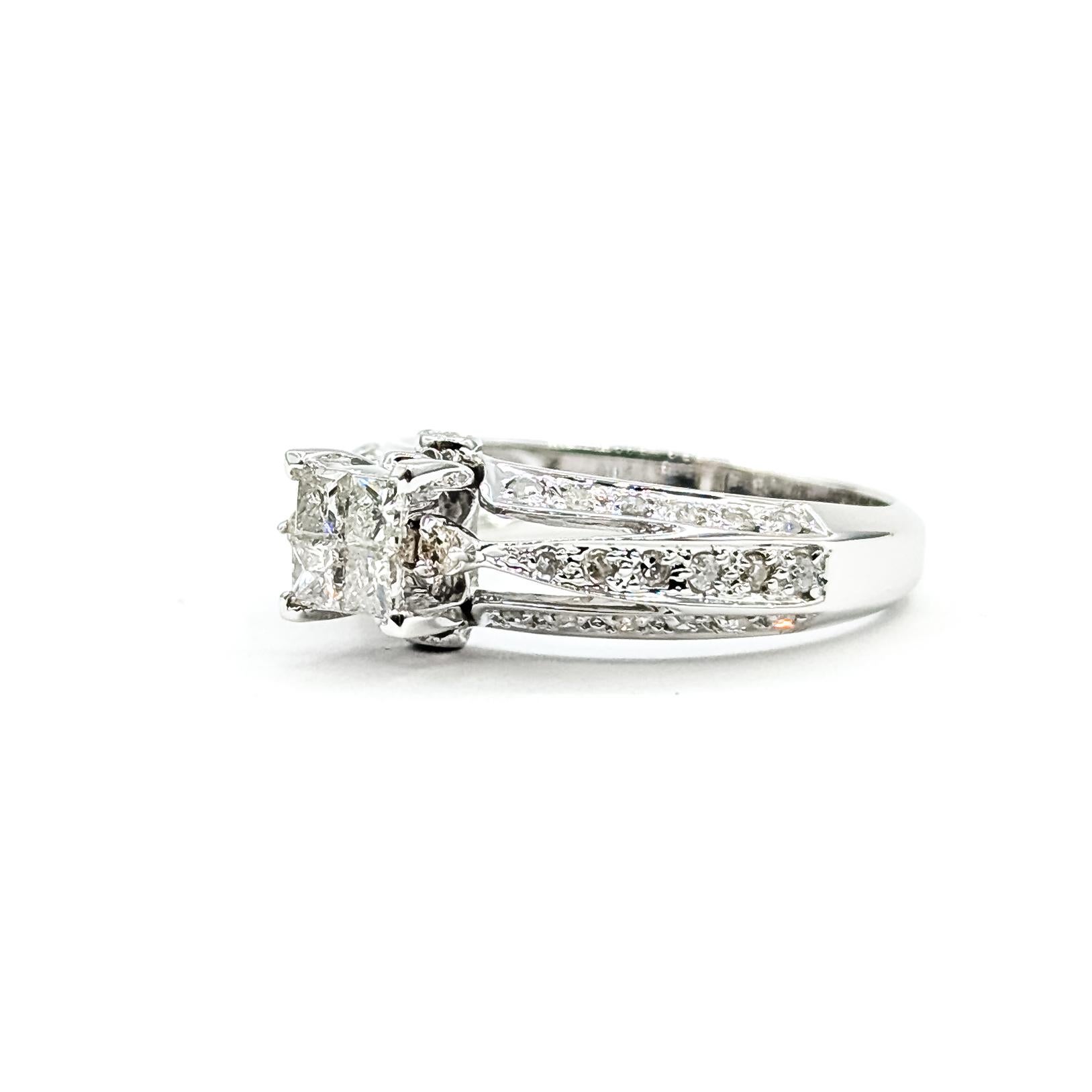 Contemporaneo Anello di fidanzamento con diamante in 14 carati in vendita