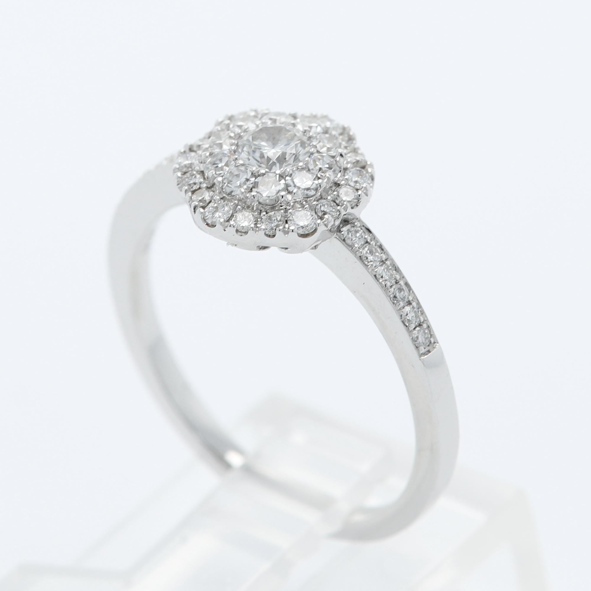 Diamond Engagement Ring 18 Karat White Gold Cluster Diamond Ring In New Condition For Sale In Brooklyn, NY