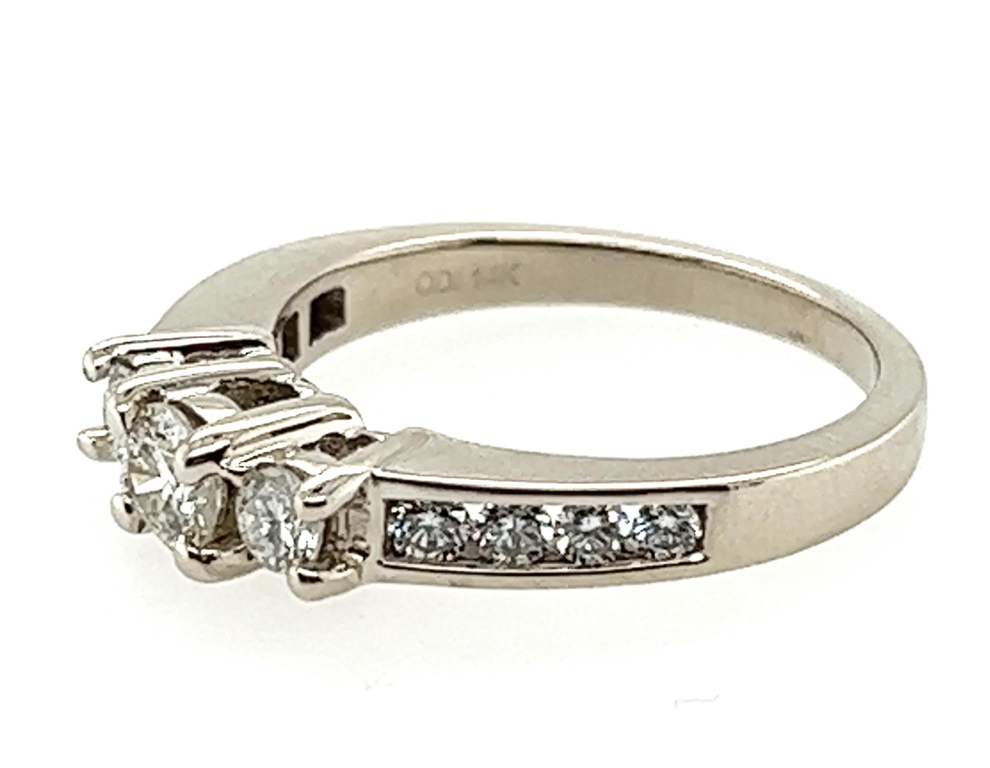 Diamond Engagement Ring .80ct Round Brilliant 3 Stone Wedding Ring Set New 14K In New Condition For Sale In Dearborn, MI