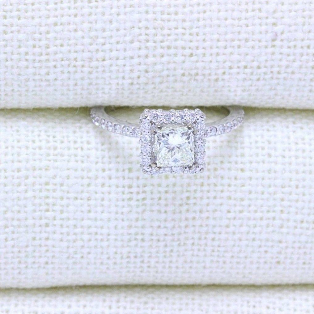 Bague de fiançailles à diamant central Princesse Design/One 1.11 TCW 14K White Gold  en vente 1