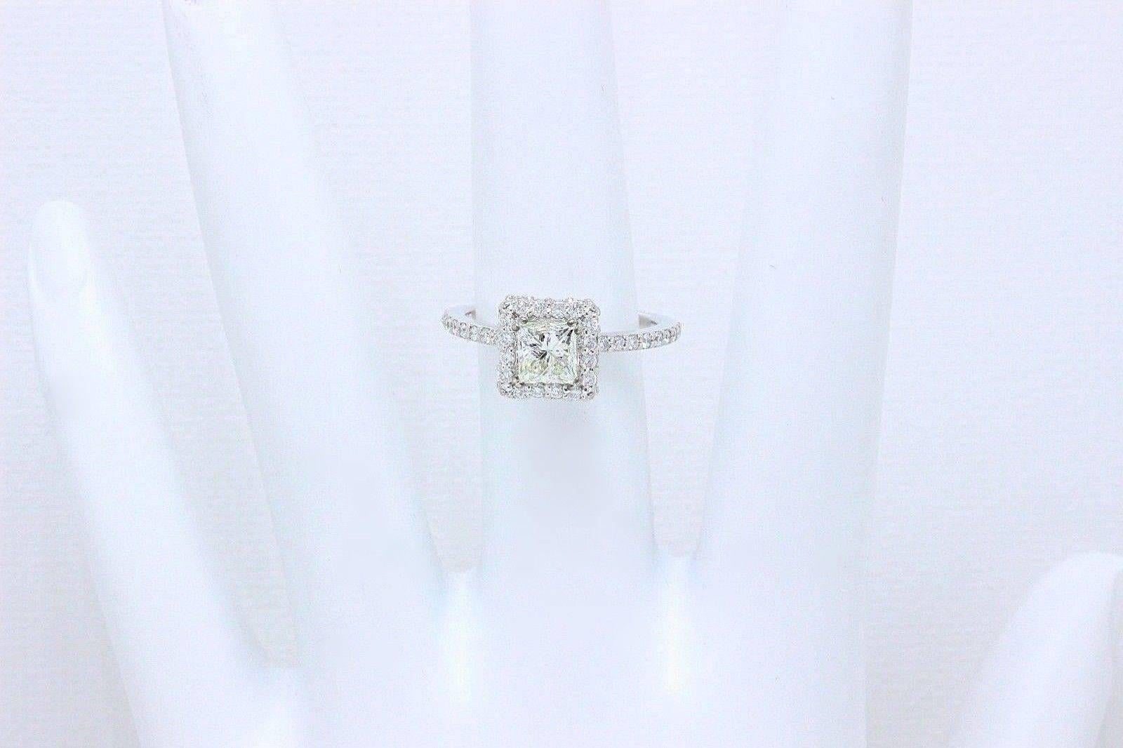 Bague de fiançailles à diamant central Princesse Design/One 1.11 TCW 14K White Gold  en vente 2