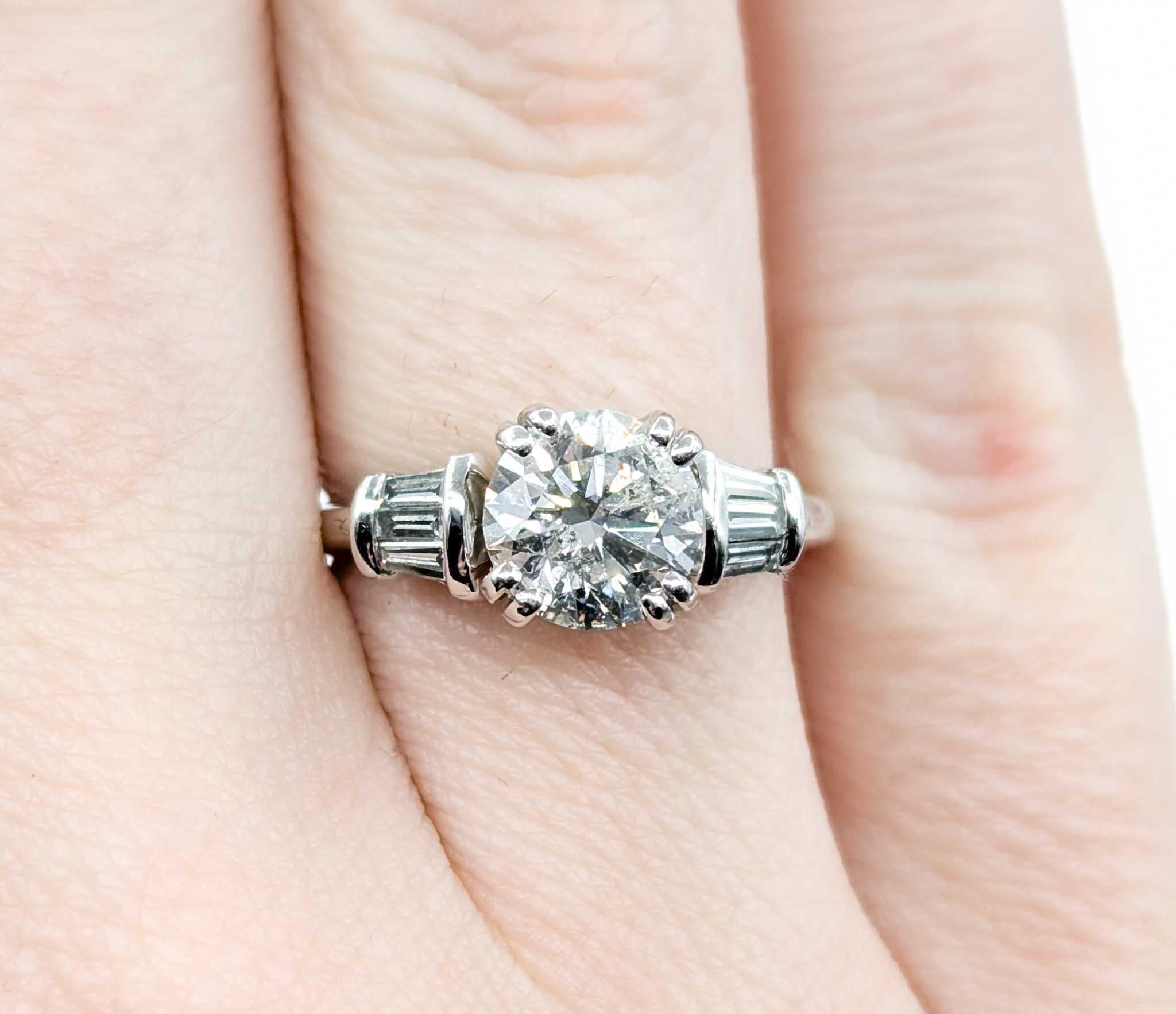 Diamond Engagement Ring in 14k White Gold In Excellent Condition For Sale In Bloomington, MN