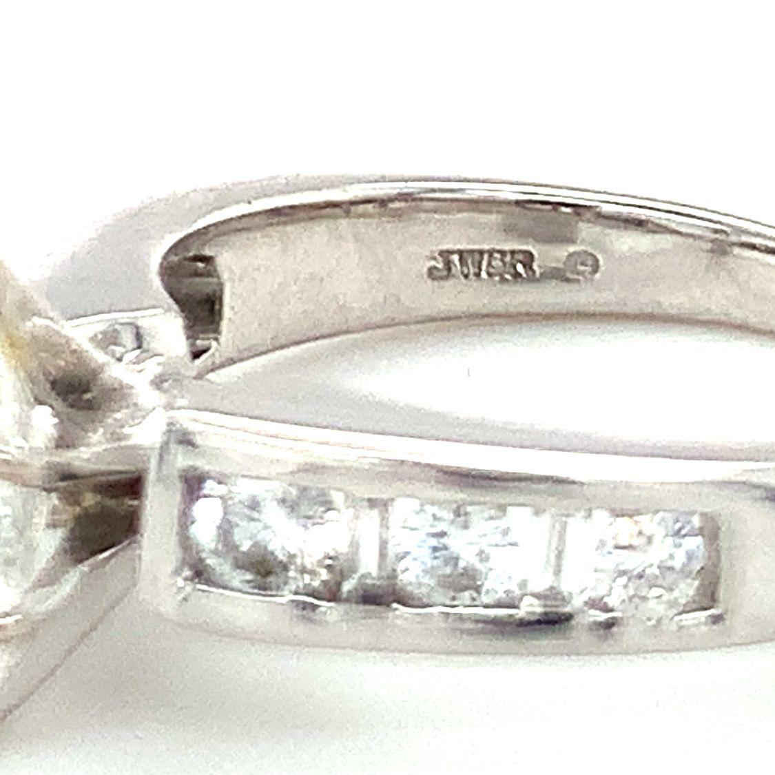 Diamond Engagement Ring in 14k White Gold In Good Condition For Sale In Beverly Hills, CA
