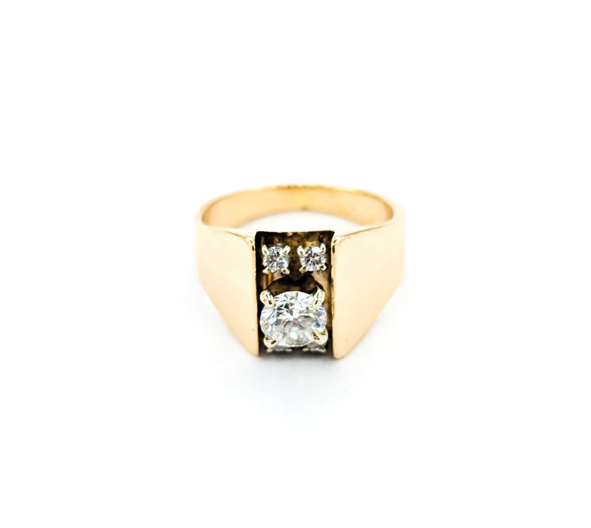 Diamond Engagement Ring in 14k Yellow Gold For Sale 5
