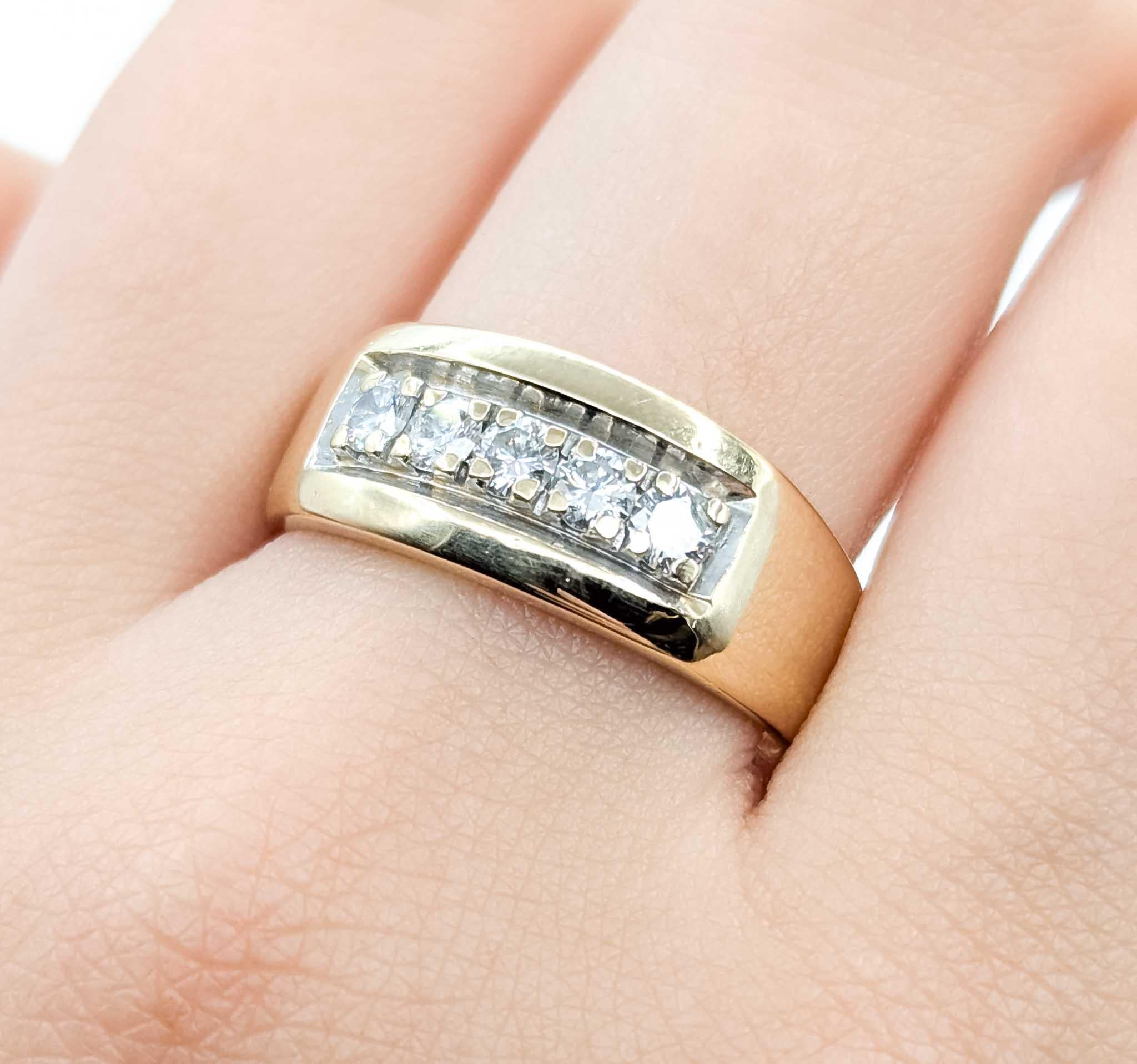 Contemporain Bague de fiançailles en or jaune 14k en vente