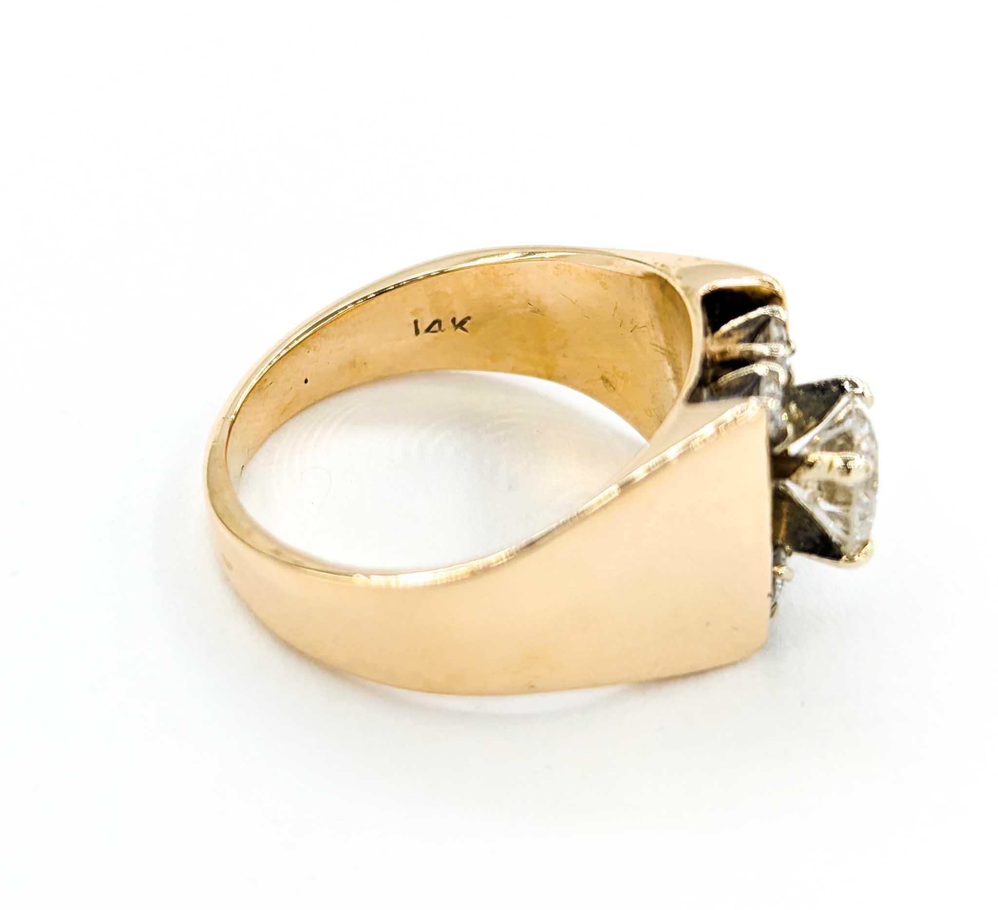 Diamond Engagement Ring in 14k Yellow Gold For Sale 1