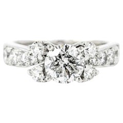 Anillo de compromiso de diamantes en oro blanco de 18k