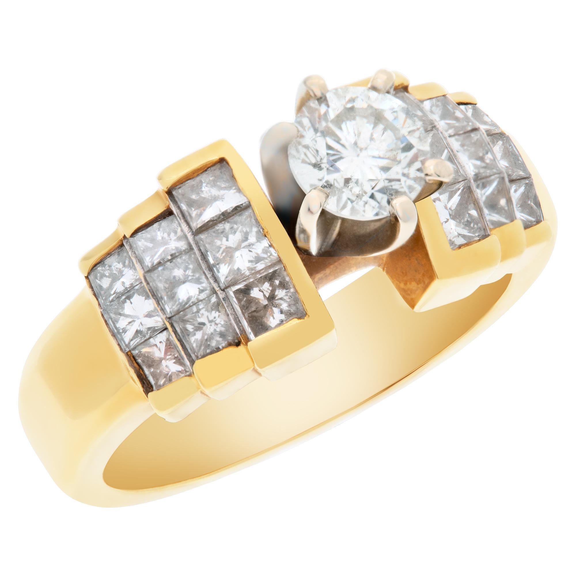Bague de fiançailles en or jaune 18 carats avec diamant central de 0,45 carat Excellent état - En vente à Surfside, FL