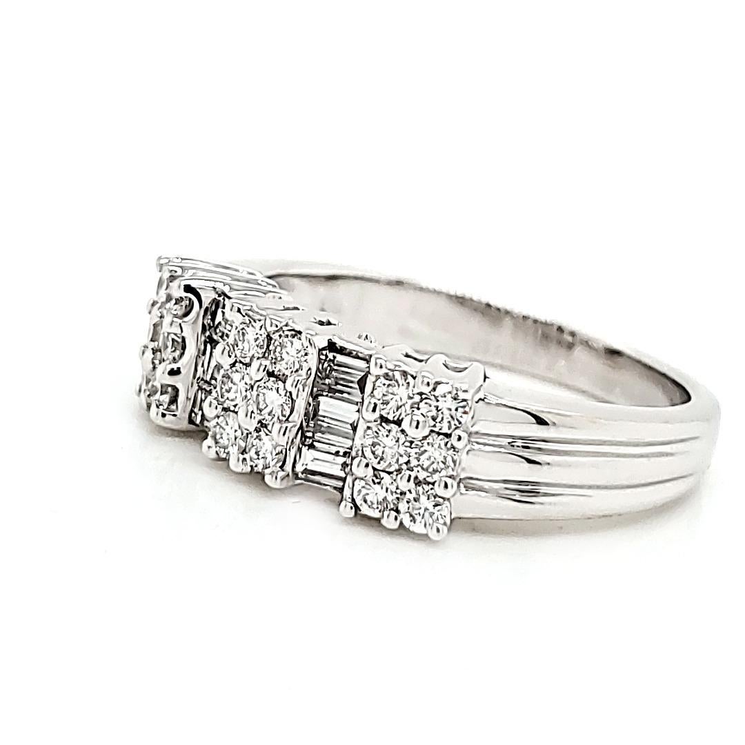 Diamond Engagement Ring of Baguette and Round Diamonds in 18k White Gold In New Condition For Sale In Hong Kong, HK