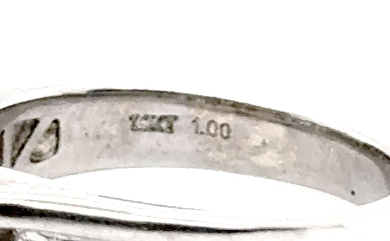 Verlobungsring aus 14 Karat Weißgold mit Diamanten im Prinzessinnenschliff und 1 Karat Kanalfassung im Zustand „Hervorragend“ in Dearborn, MI