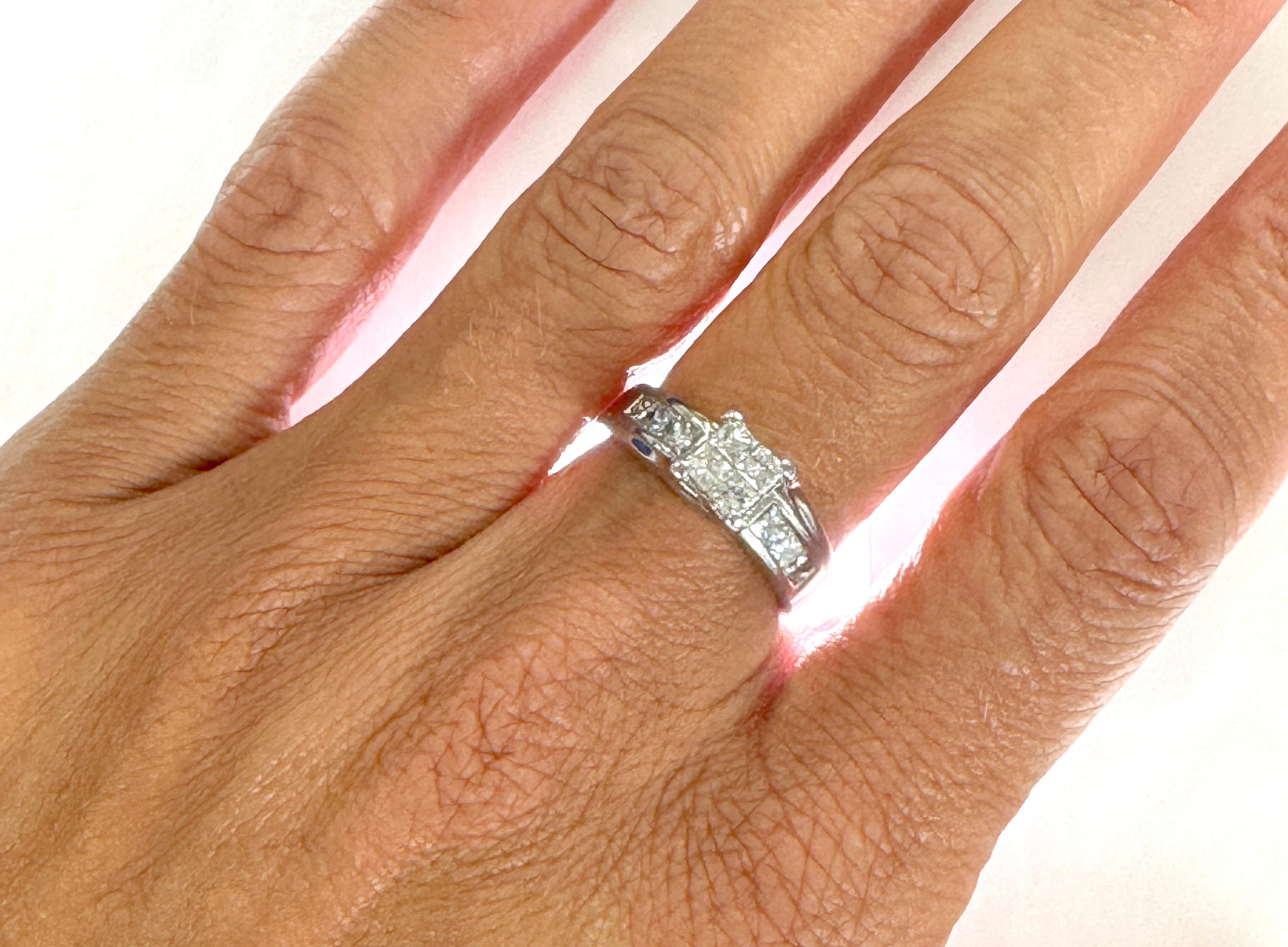 Verlobungsring aus 14 Karat Weißgold mit Diamanten im Prinzessinnenschliff und 1 Karat Kanalfassung 1