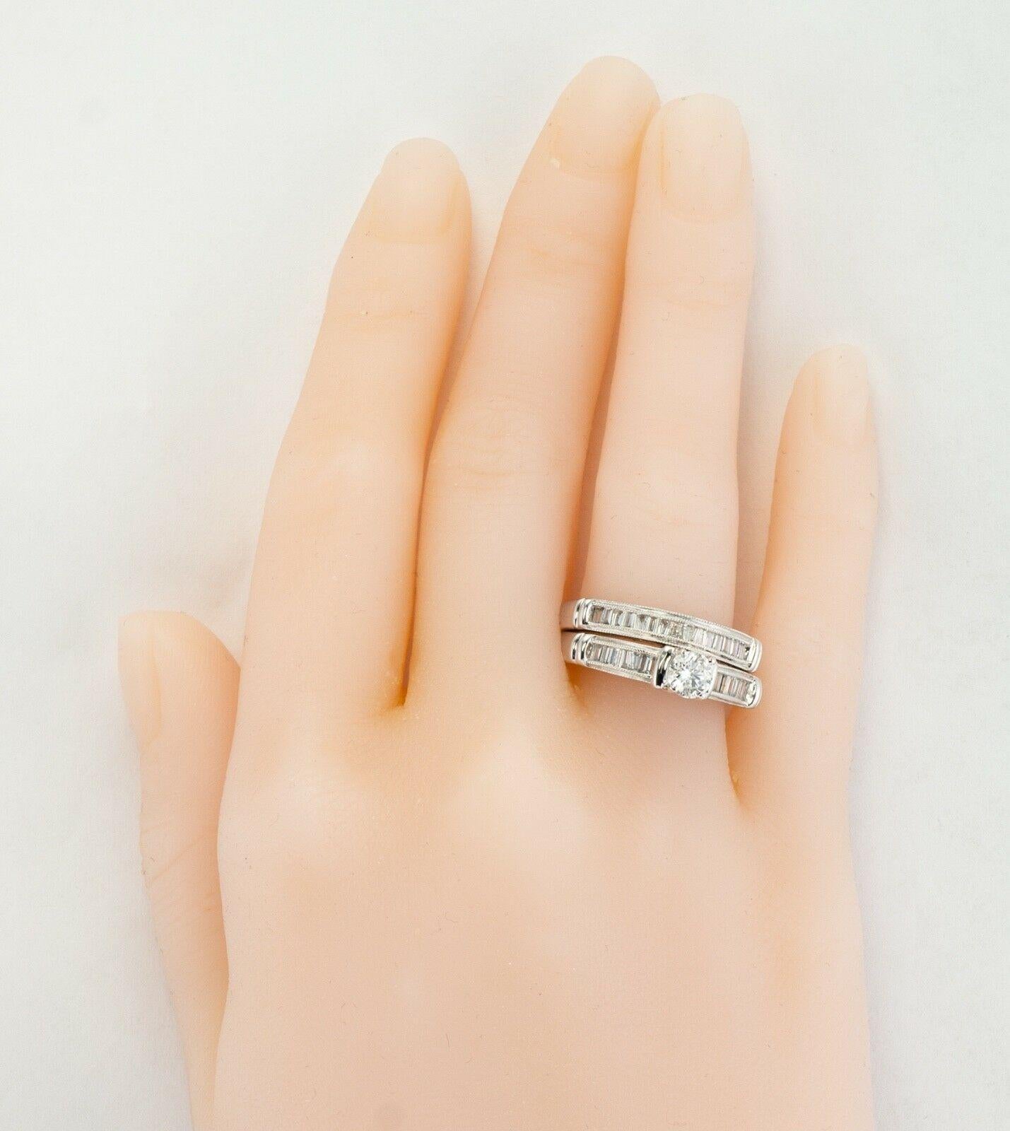 Set di anelli di fidanzamento con diamanti in oro bianco 14K di OTC in vendita 1