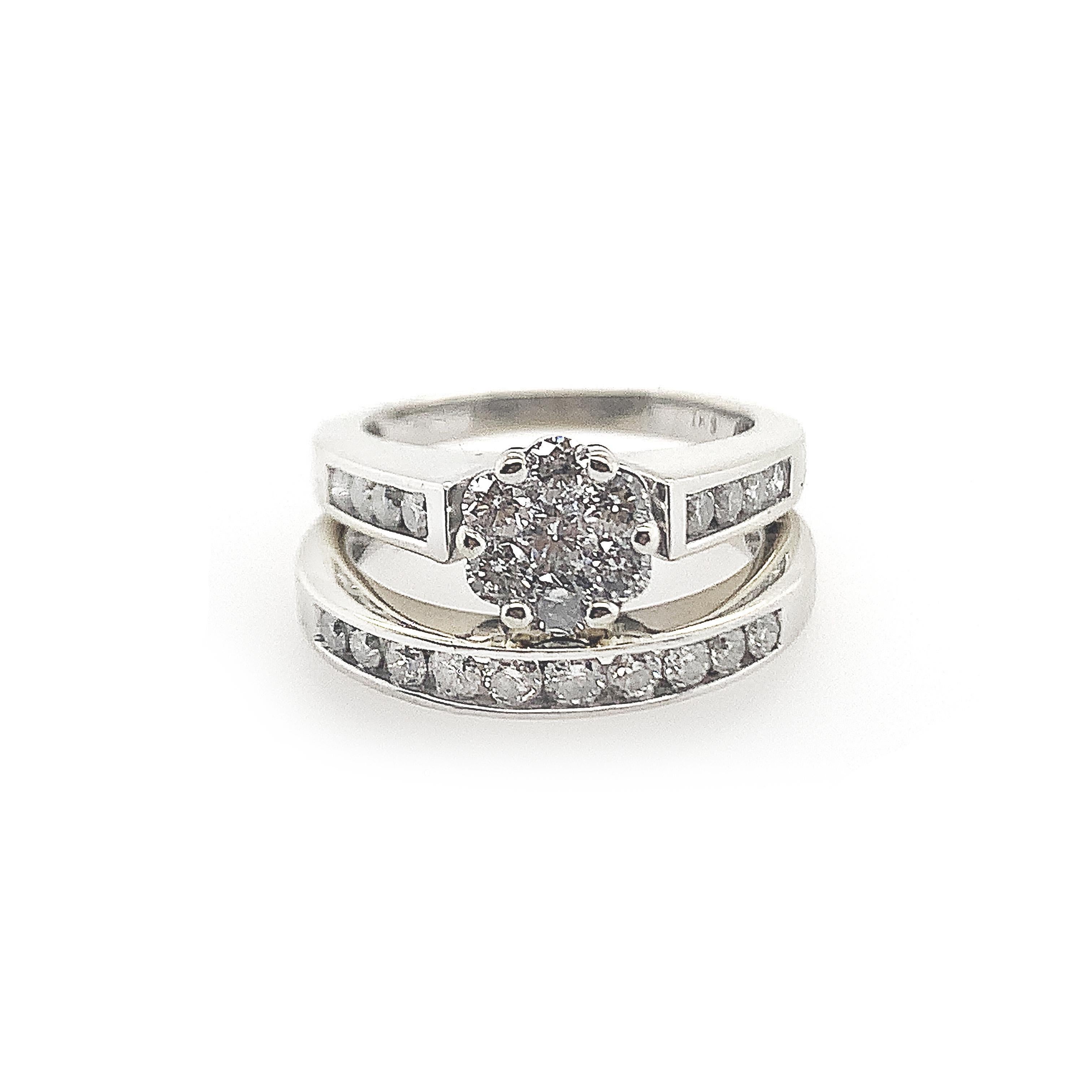 Round Cut Diamond Engagement Ring Set For Sale