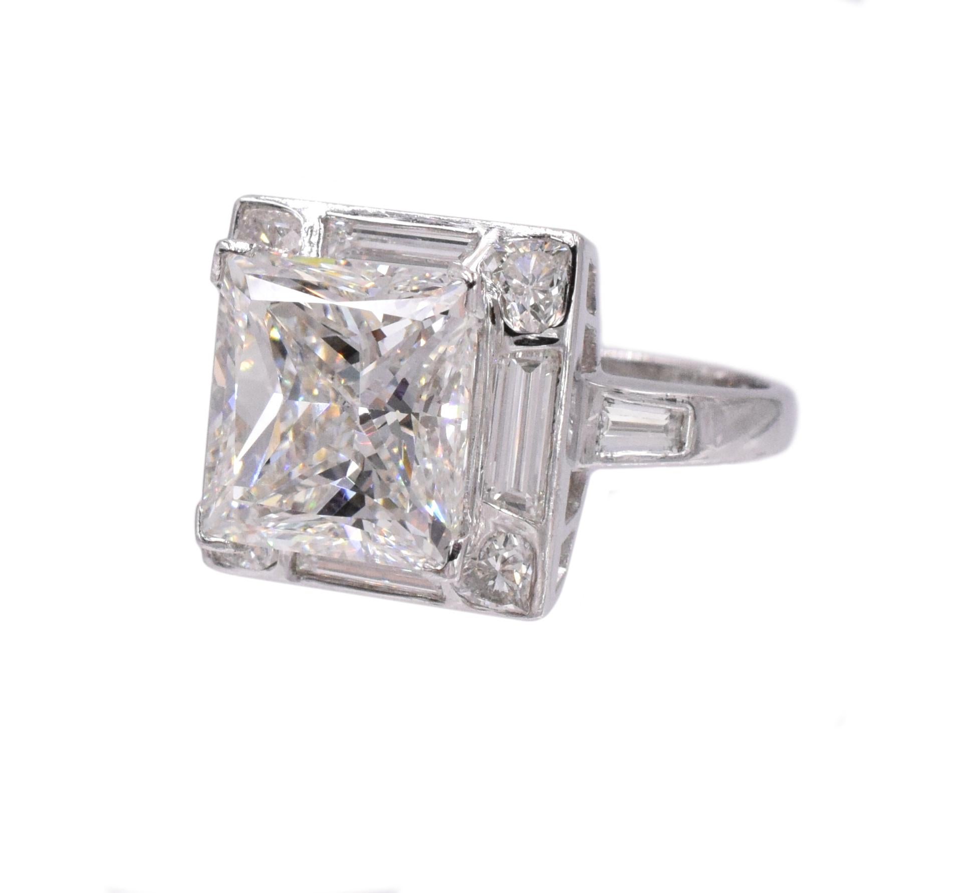 Diamond Engagement Ring set in Platinum For Sale 5