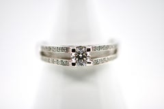 Diamond Engagement Ring White Gold 18 Carat