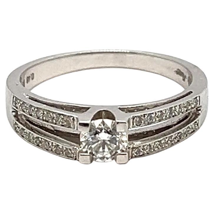 Diamond Engagement Ring White Gold 18 Carat