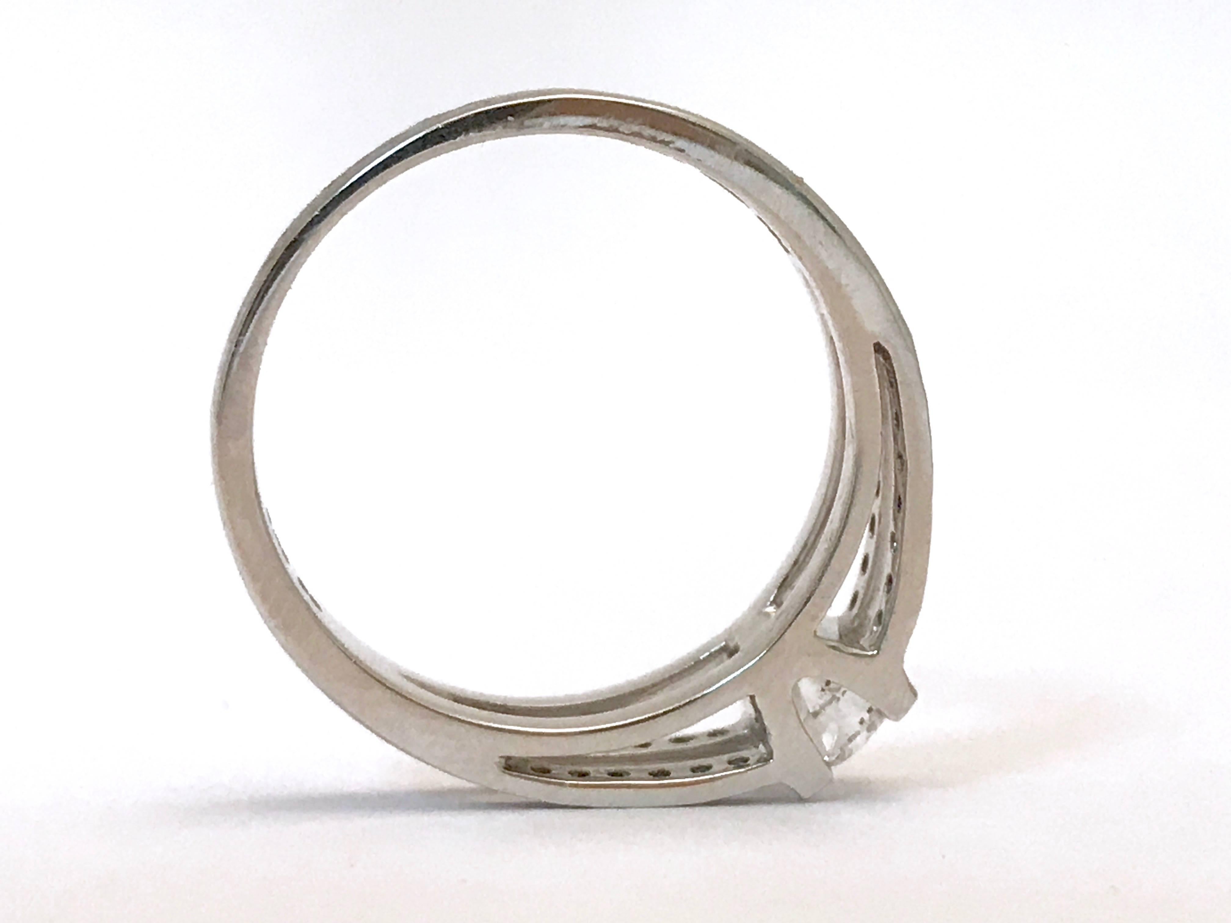 Brilliant Cut Diamond Engagement Ring White Gold 18 Karat For Sale