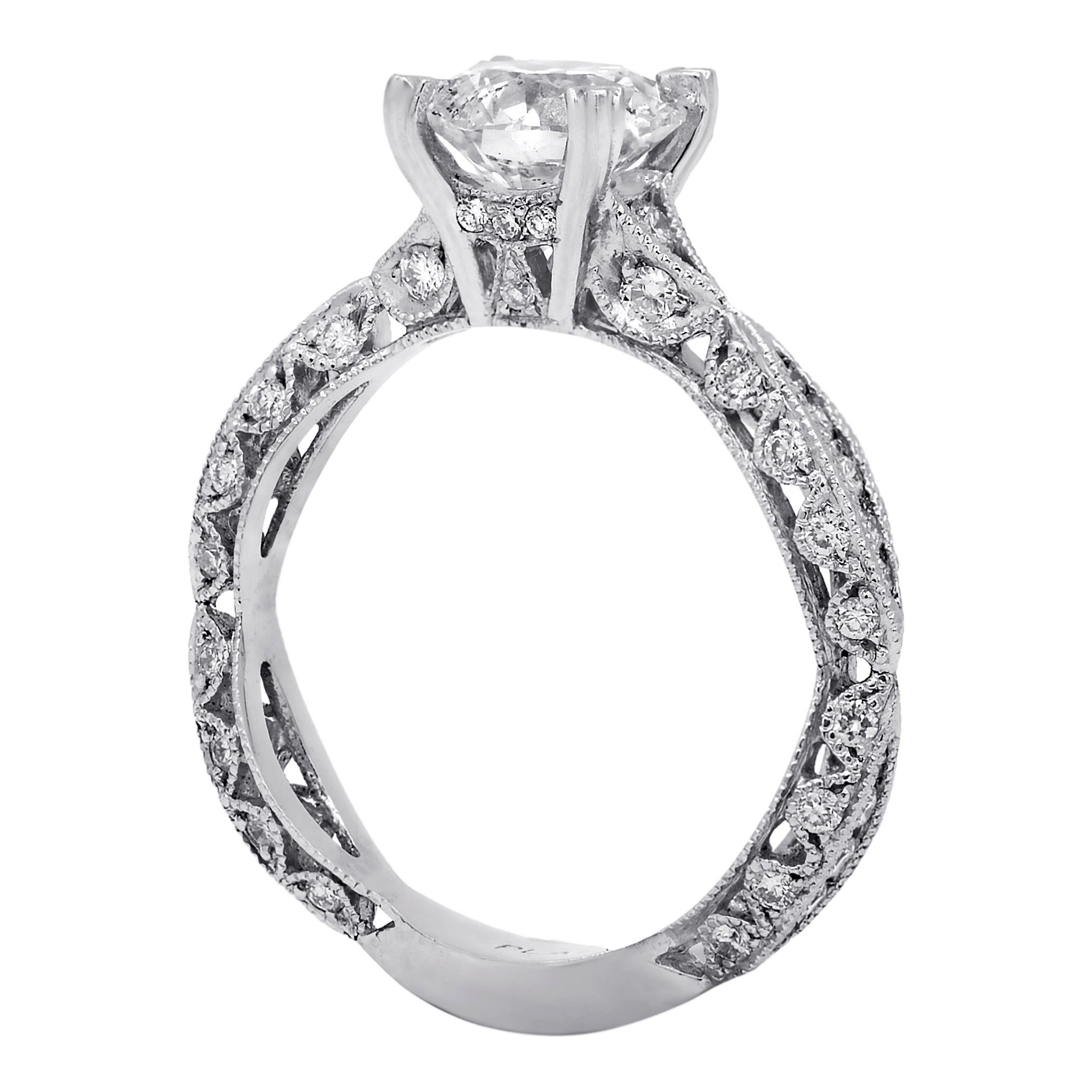 Diamant-Verlobungsring mit filigraner Platinfassung (Rundschliff) im Angebot