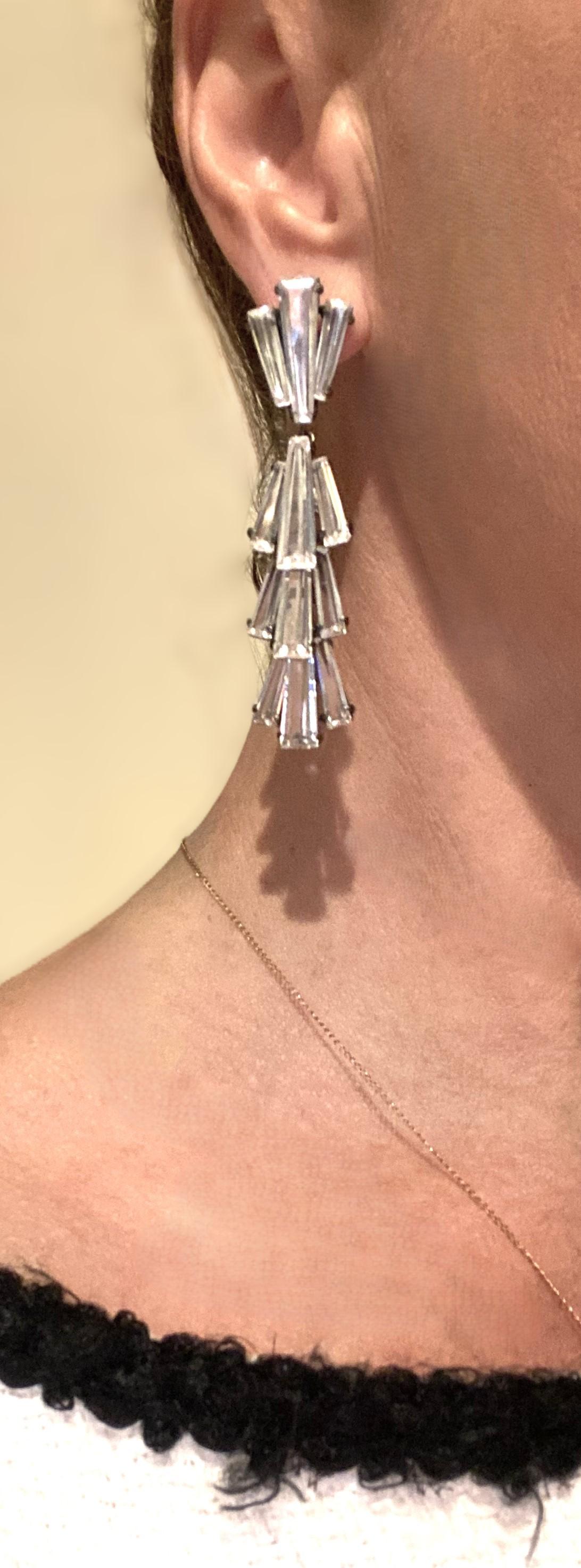 Diamond-Esque Crystal Dangle Earrings In Excellent Condition For Sale In New York, NY