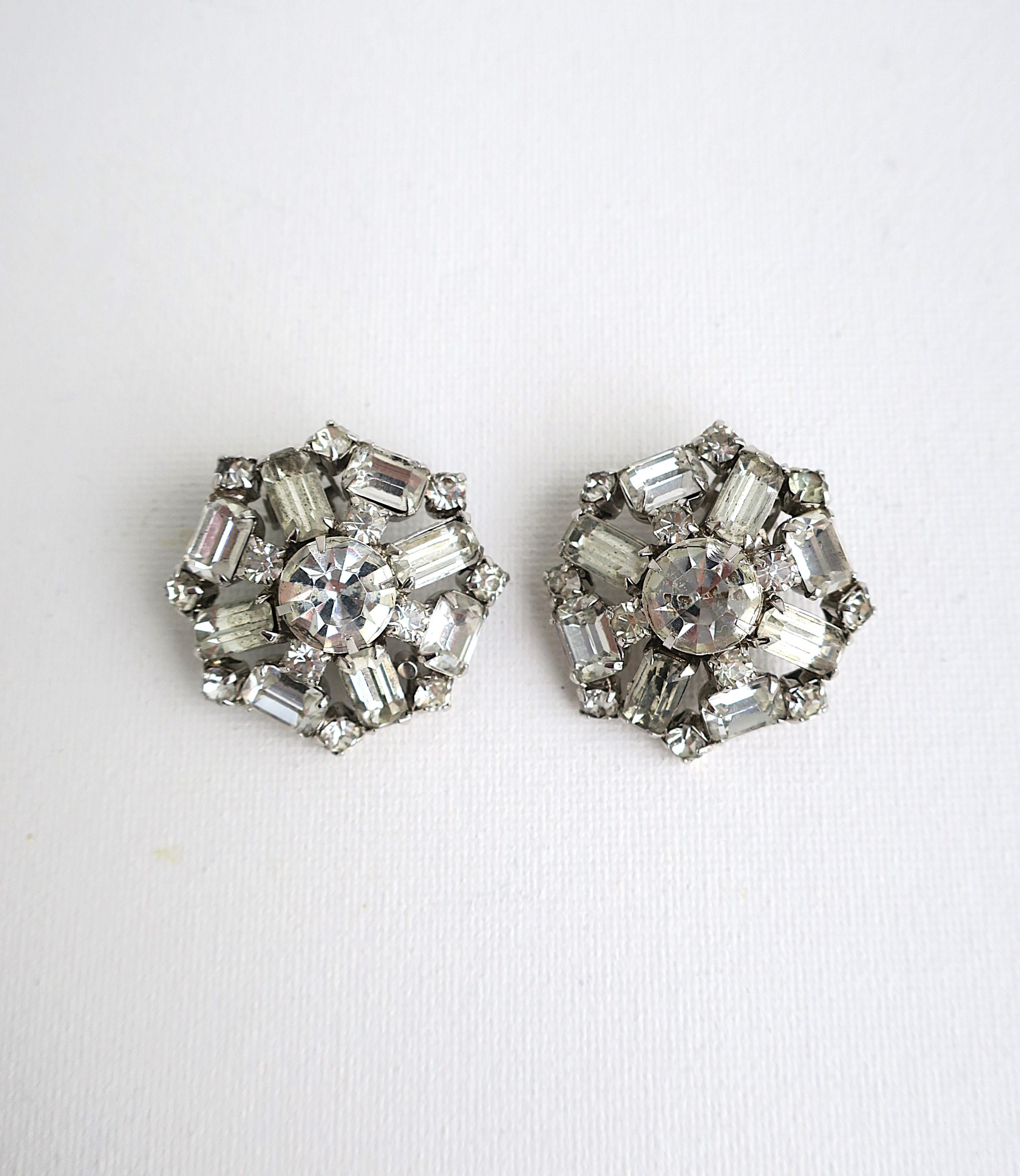 Diamond-Esque Rhinestone Earrings In Good Condition For Sale In New York, NY