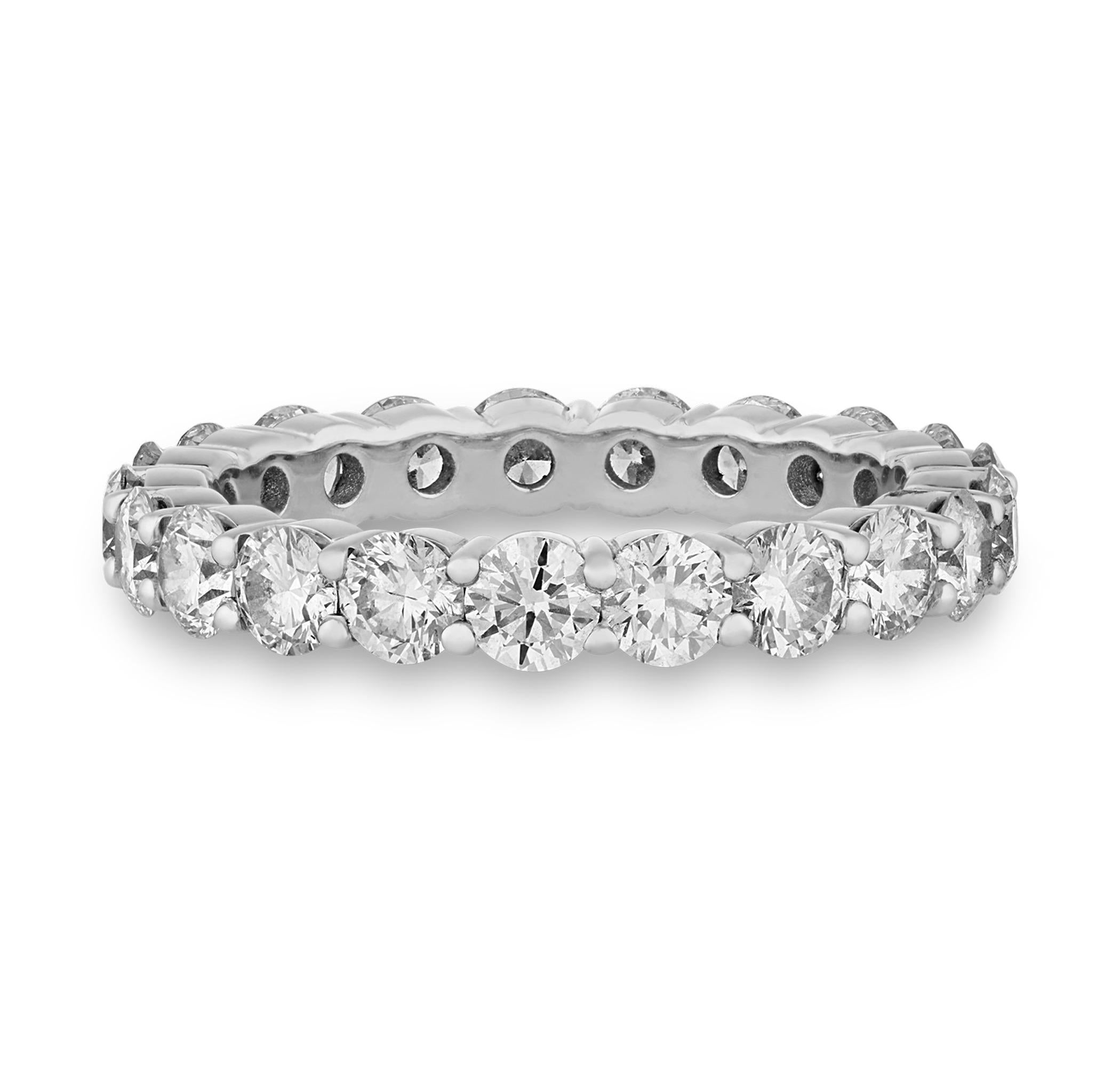 Bracelet d
éternité en diamants de 2.50 carats en vente