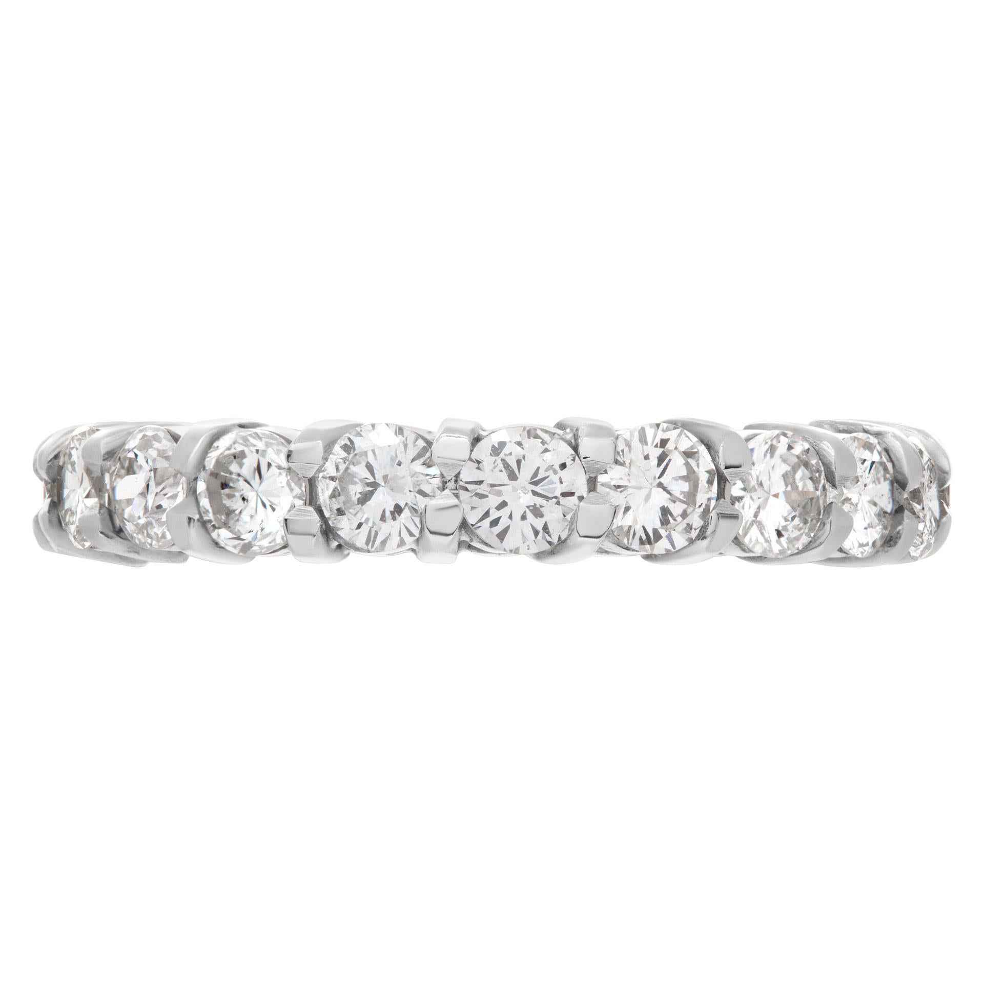 Ewiges Diamantband mit 20 runden Diamanten im Brillantschliff von durchschnittlich je 0,09 Karat, insgesamt ca. 1,95 Karat in Diamanten der Farbe G-H, Reinheit VS-SI, alle in Platin gefasst. Größe 6 Dieser Diamantring ist derzeit Größe 6 und einige