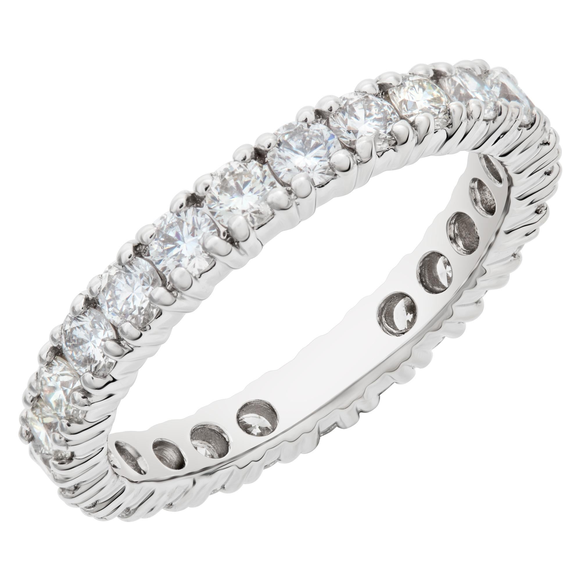 Diamant-Eternity-Ring aus 14k Weißgold im Zustand „Hervorragend“ in Surfside, FL