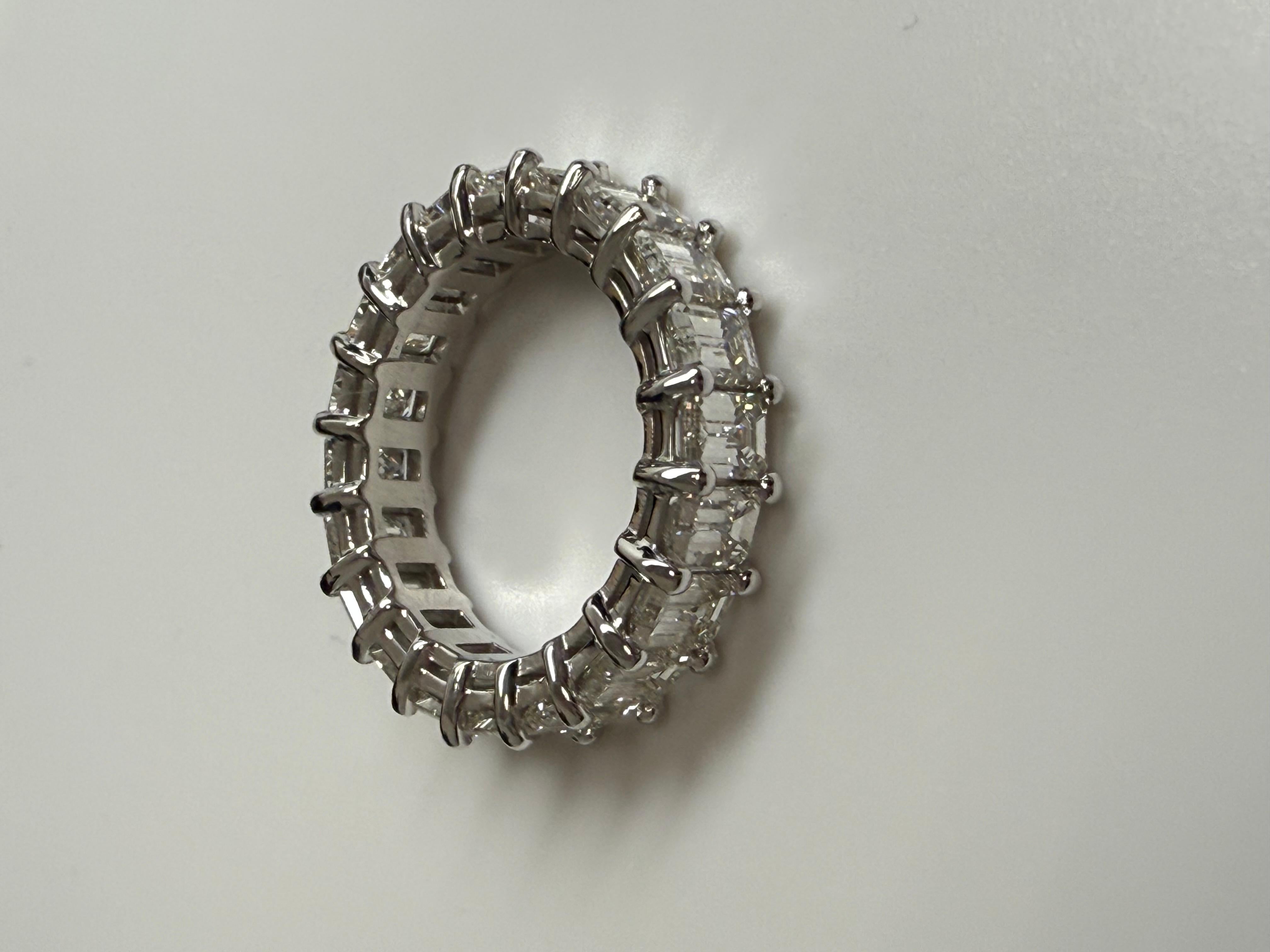 Diamond Eternity Band in Platinium In New Condition For Sale In Los Angeles, CA