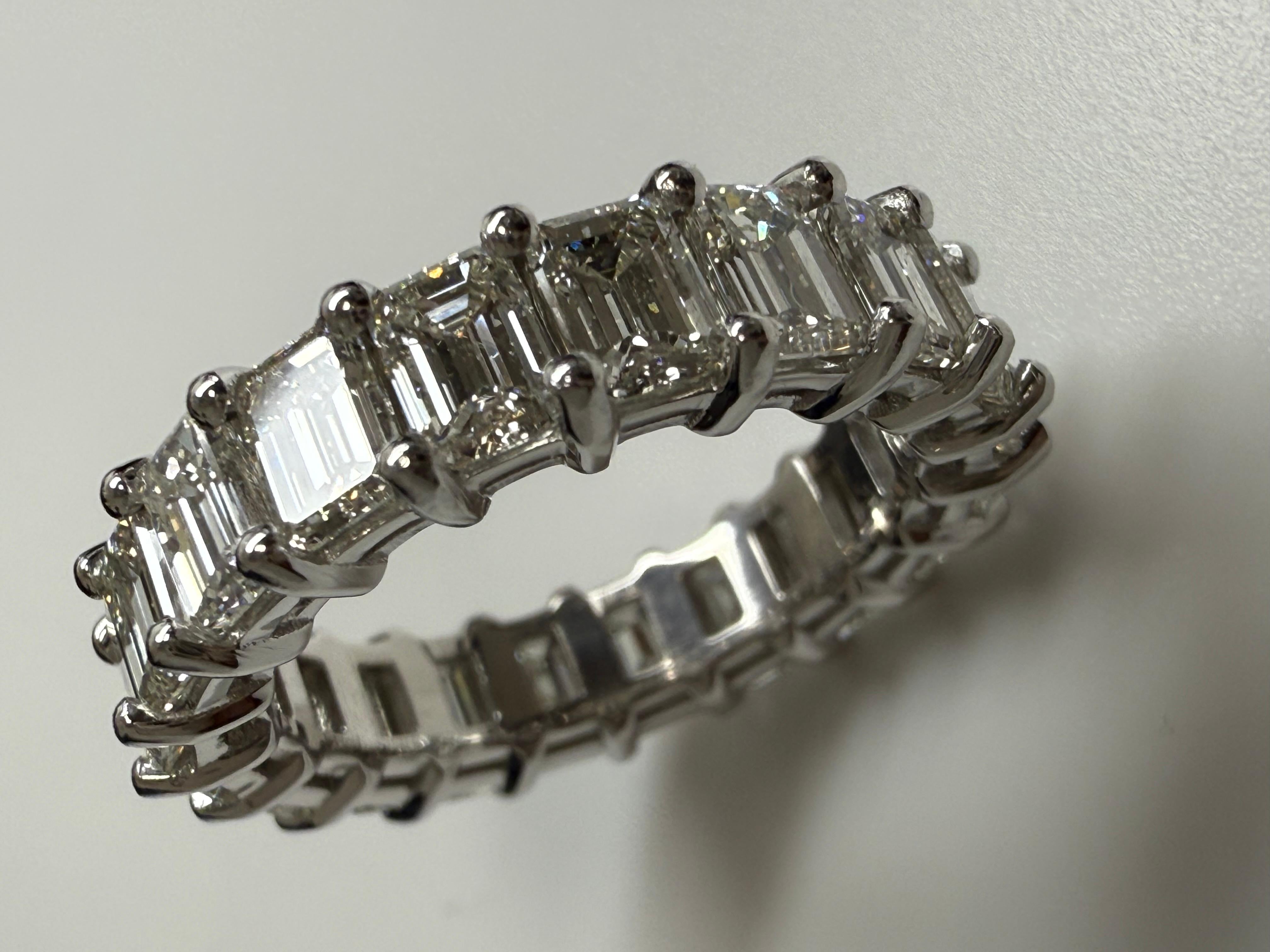 Diamond Eternity Band in Platinium For Sale 1