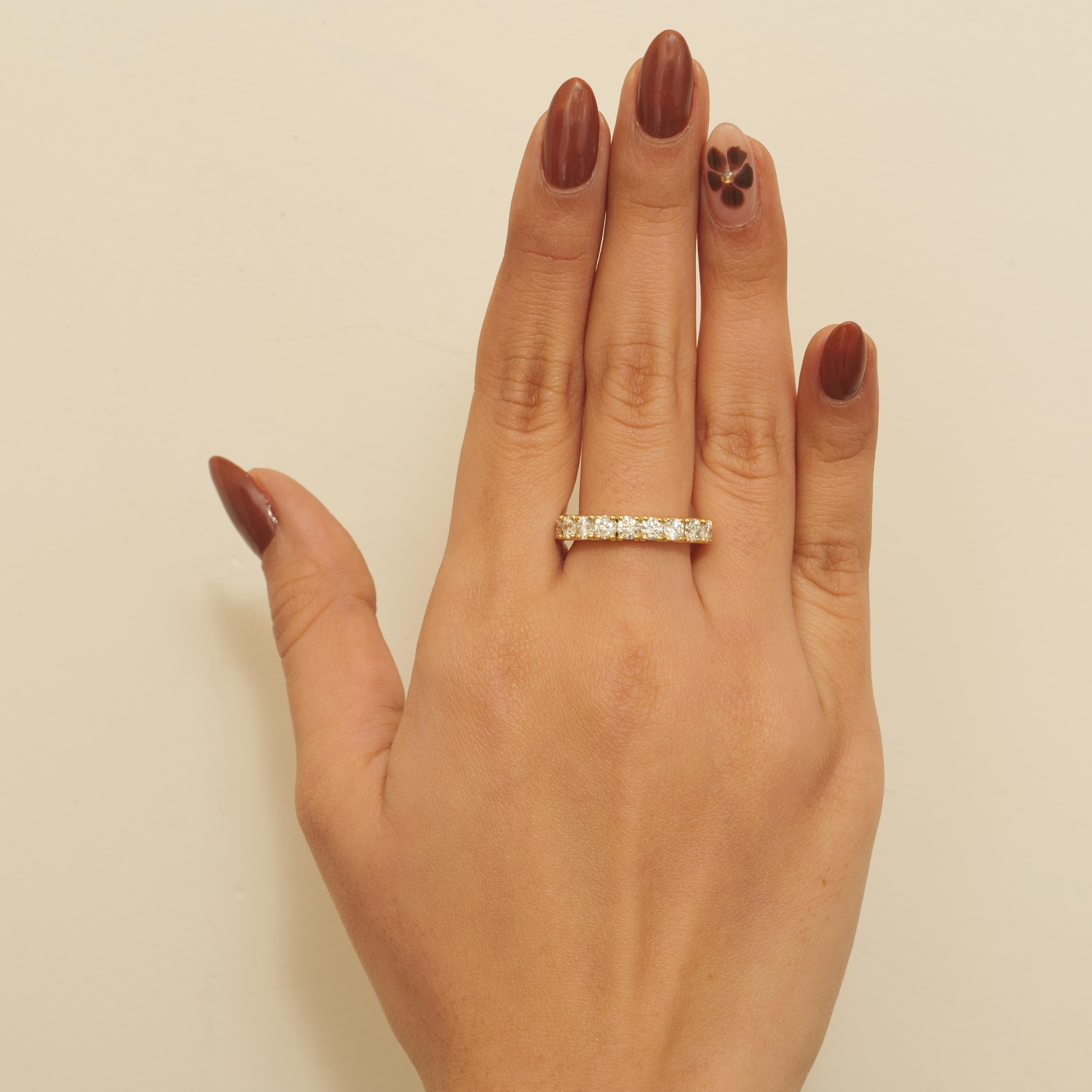Round Cut Diamond Eternity Band Ring in 14K Solid Gold (Certified) For Sale