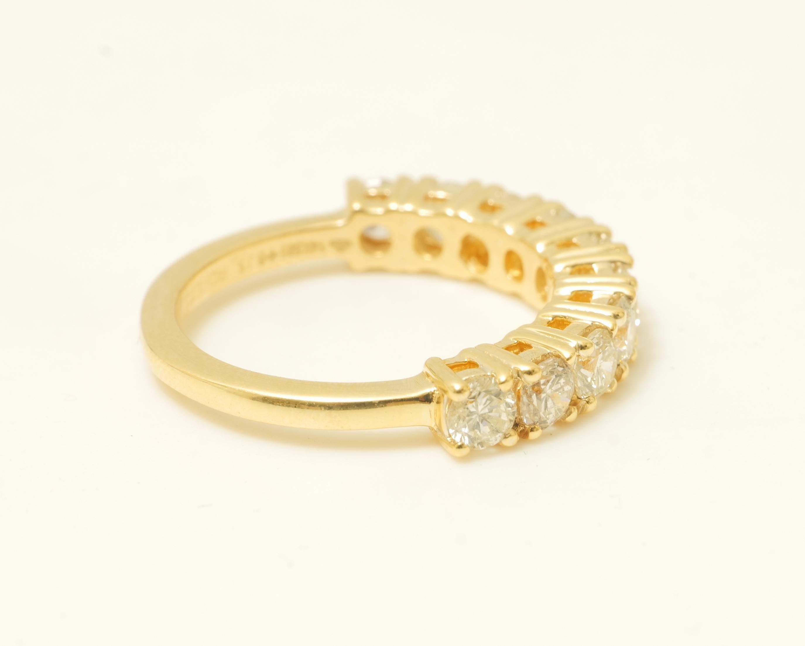 Diamond Eternity Band Ring in 14K Solid Gold (Certified) In New Condition For Sale In New Delhi, DL