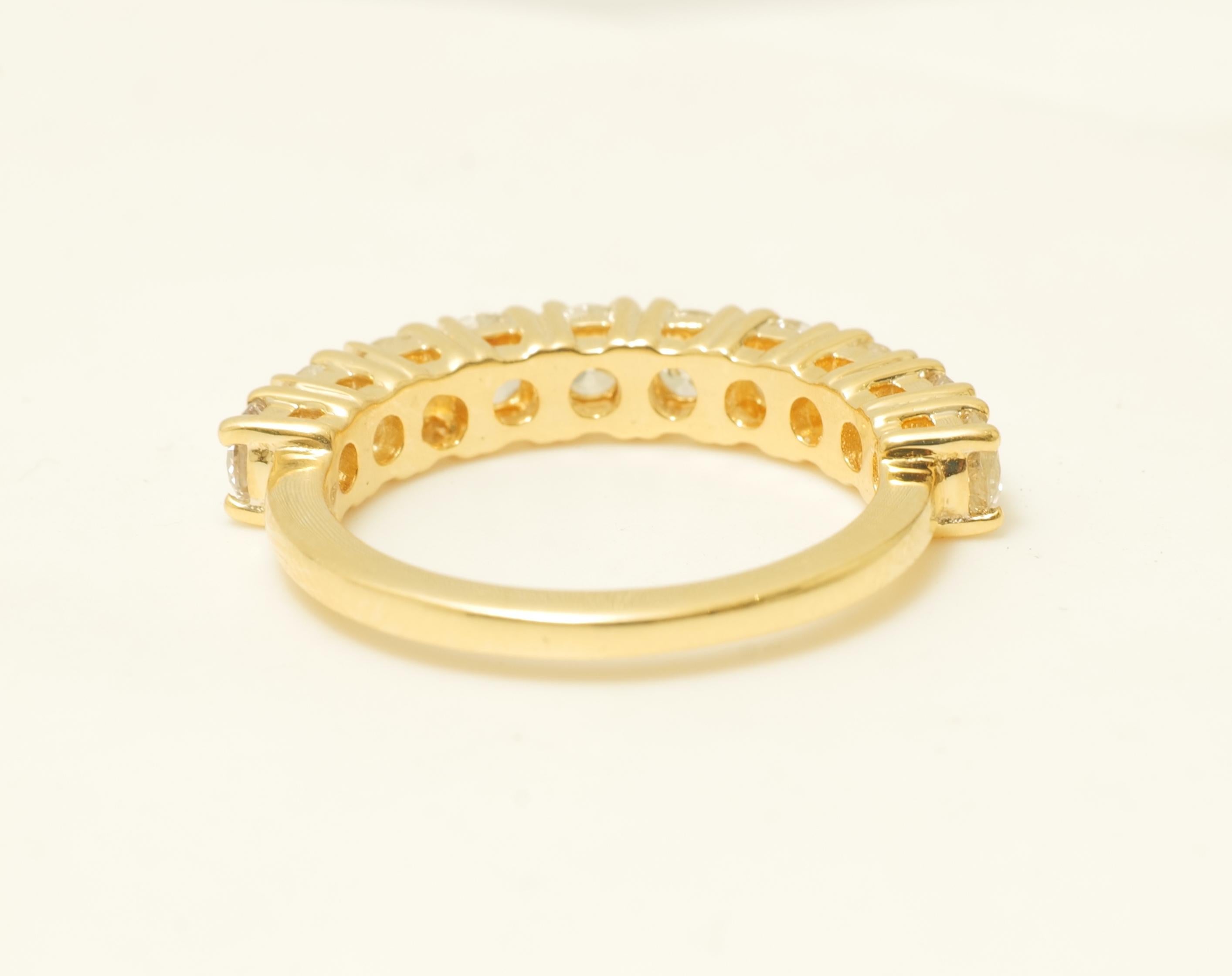 Women's Diamond Eternity Band Ring in 14K Solid Gold (Certified) For Sale