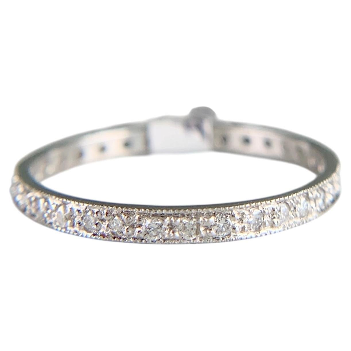 Bague d'éternité en platine avec 32 diamants